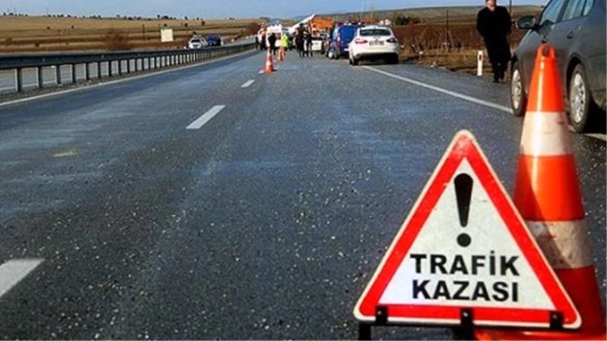 Otomobil motosiklete çarptı: 2 ölü