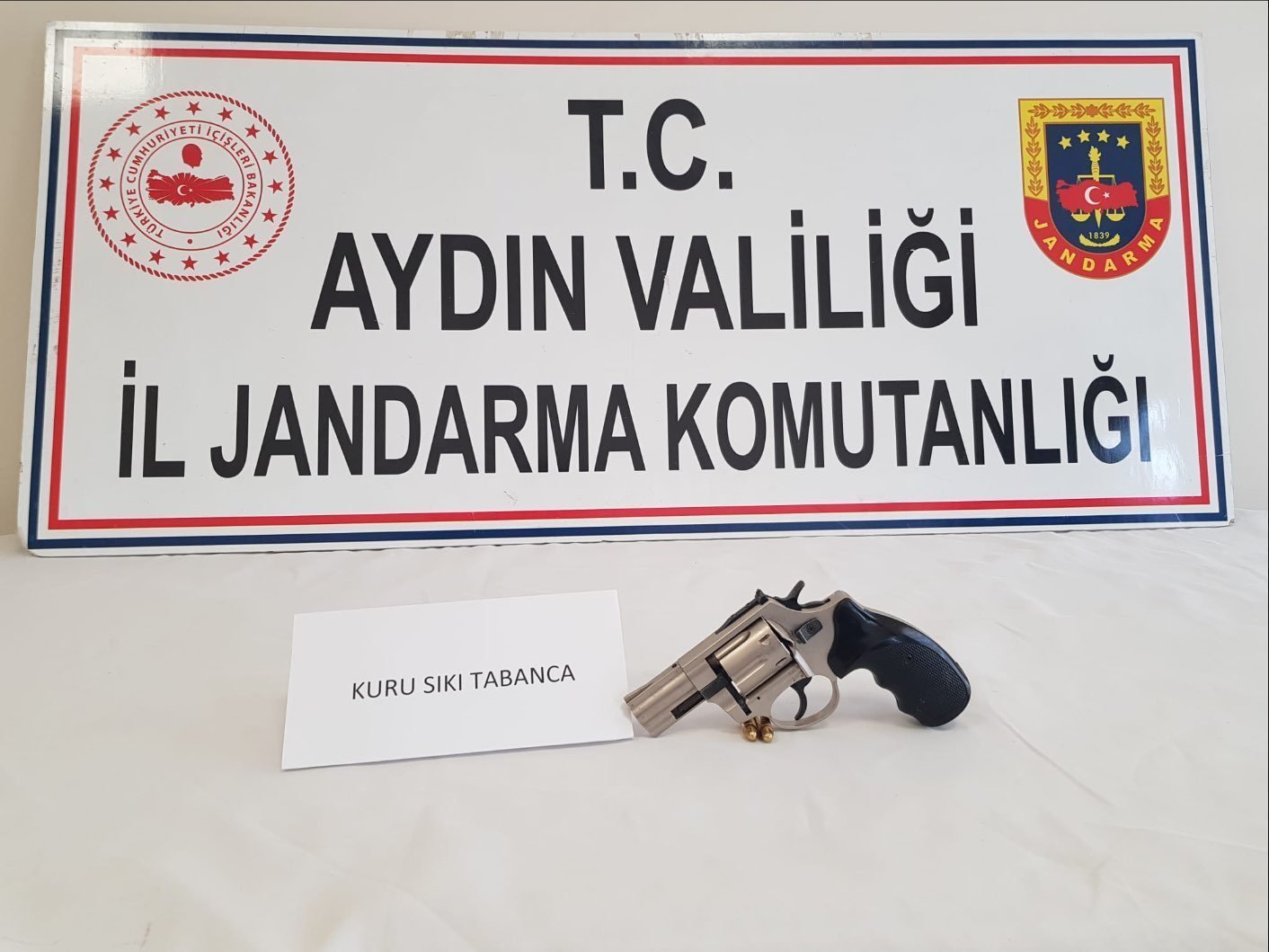 Jandarmadan ruhsatsız silah operasyonu
