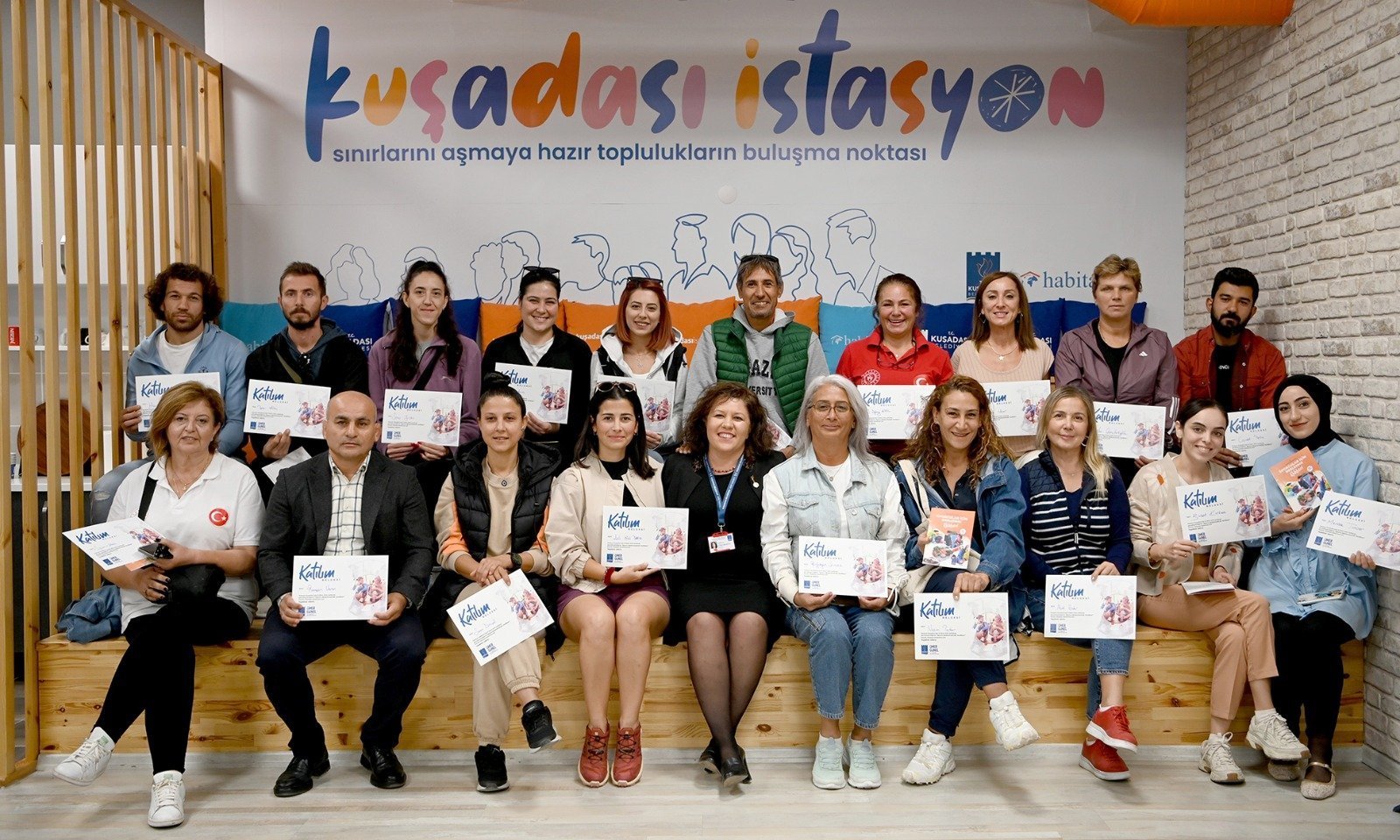 Kuşadası’nda antrenörlere sporcu beslenmesindeki yenilikler anlatıldı
