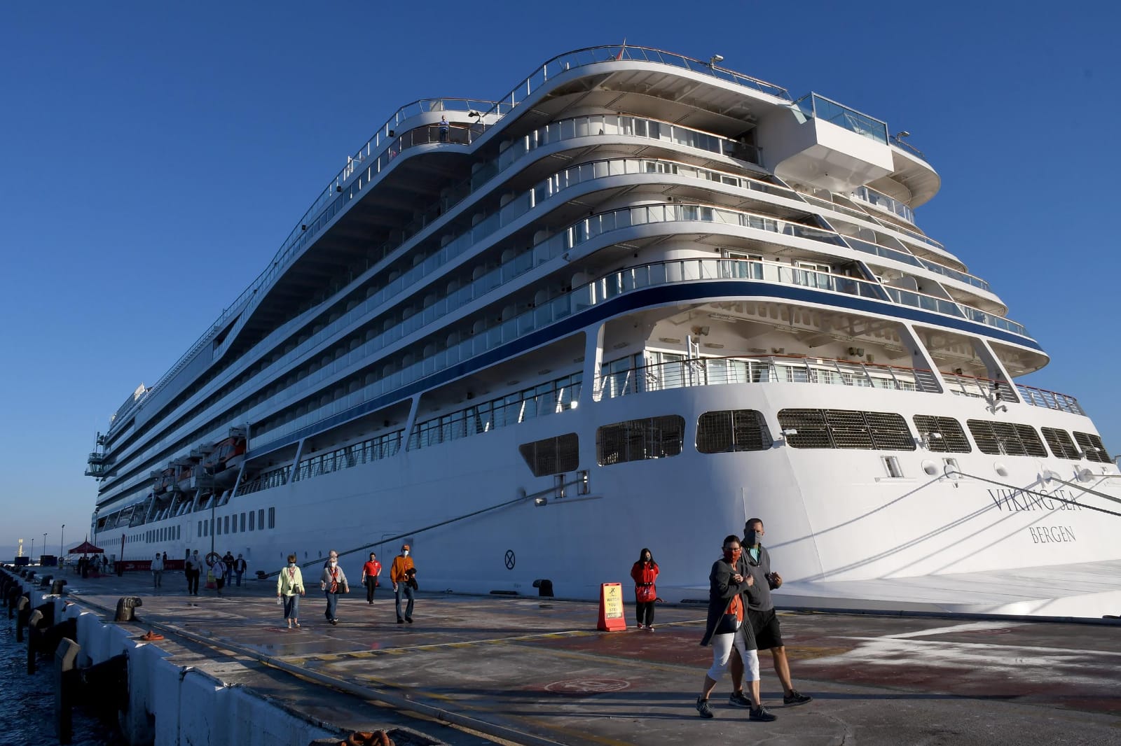 Kuşadası’na turist akını