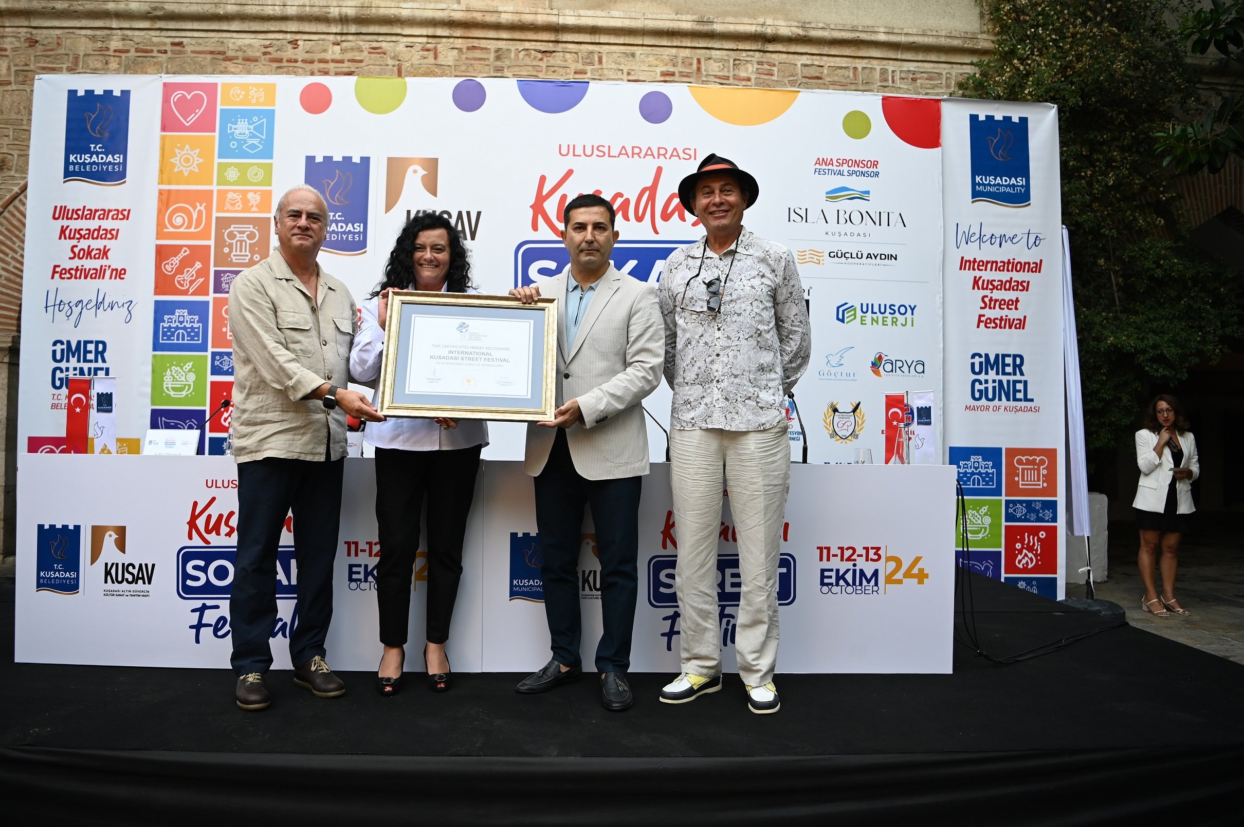 Dünya şefler birliği Kuşadası sokak festivalinin başarısını onayladı