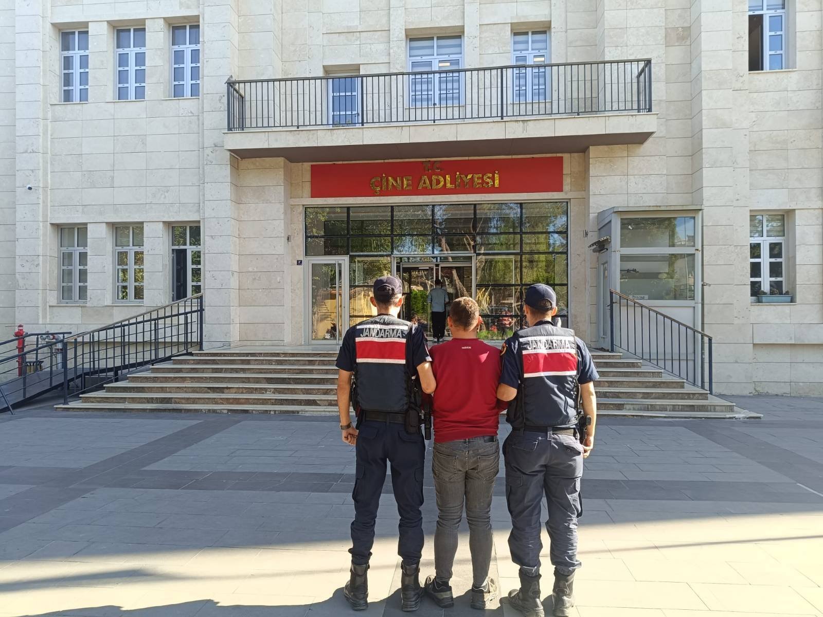 Aydın’da aranan 2 kişi yakalandı
