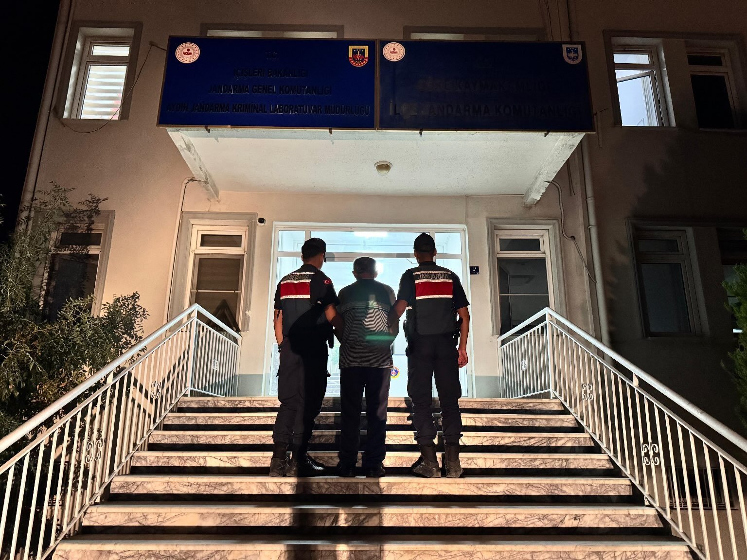 Sahte kimlikle yakalanan suç makinesi tutuklandı
