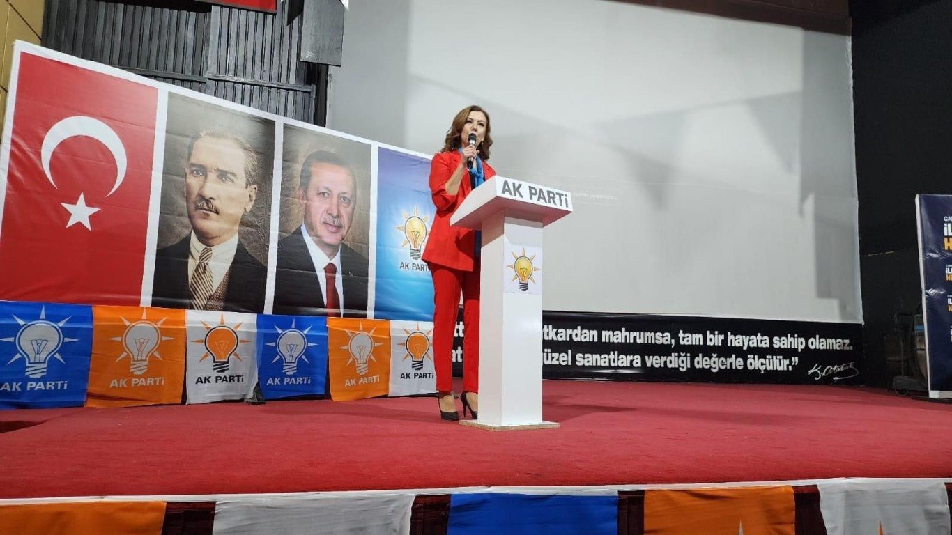 AK Parti Çine Kadın Kolları Başkanı Ayşe Tozar güven tazeledi