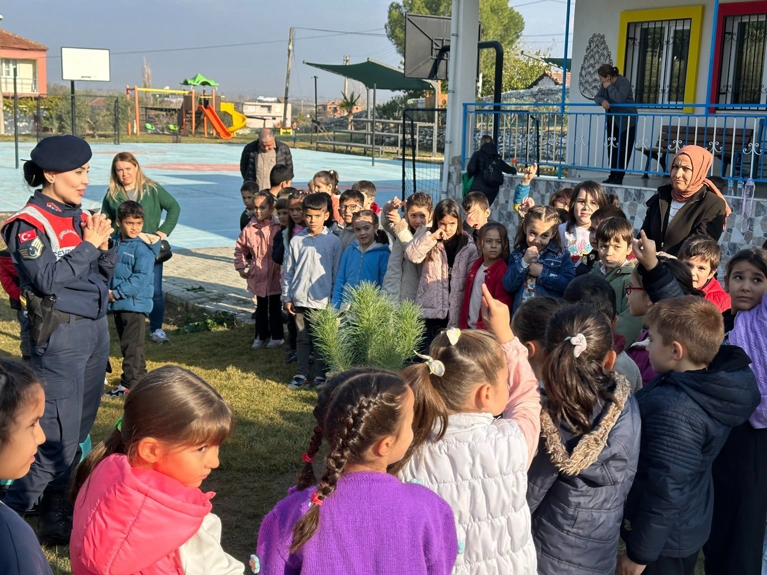Aydın jandarması öğrencilere doğa ve hayvan sevgisini anlattı
