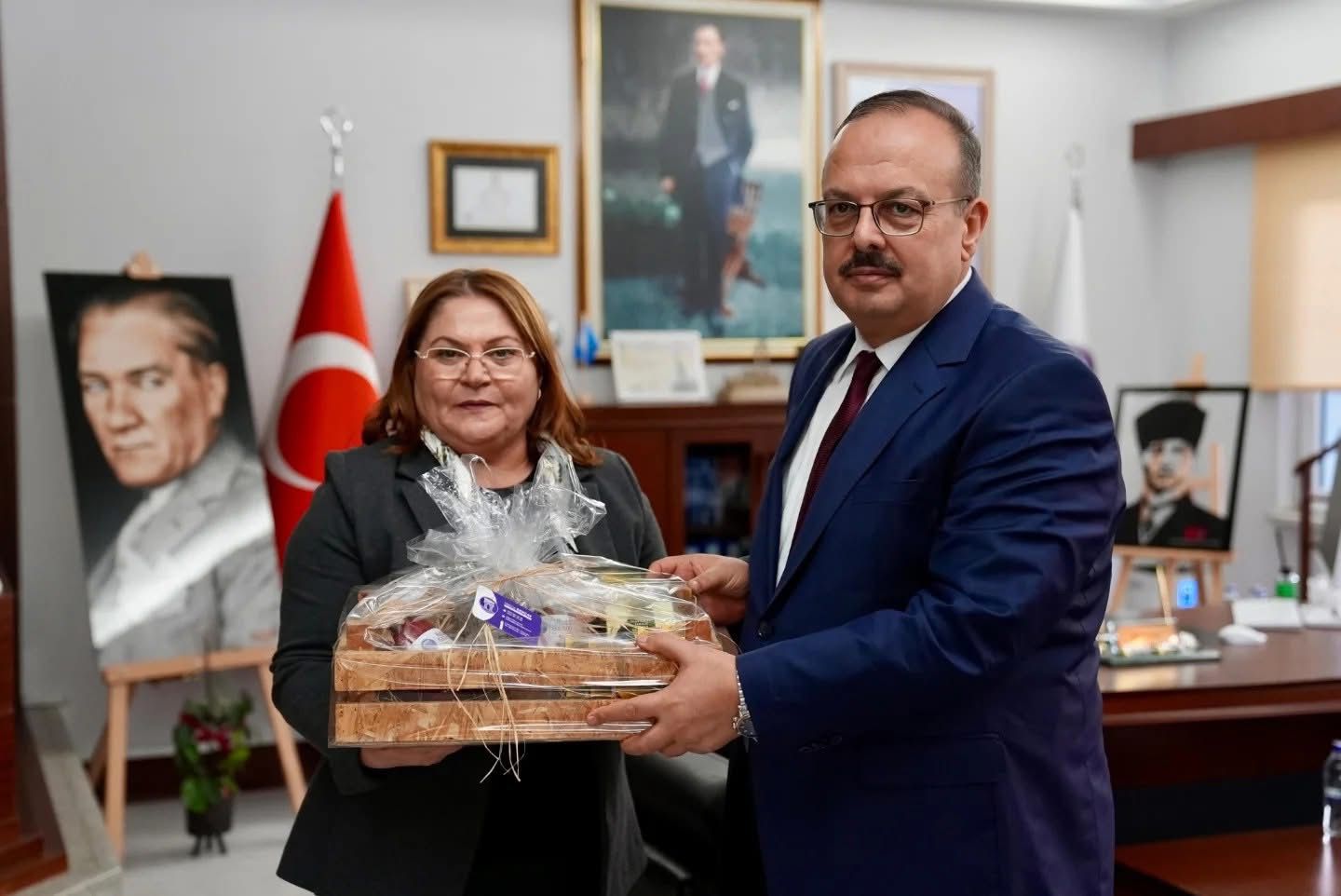 Vali Canbolat’tan Başkan Gençay’a ziyaret  