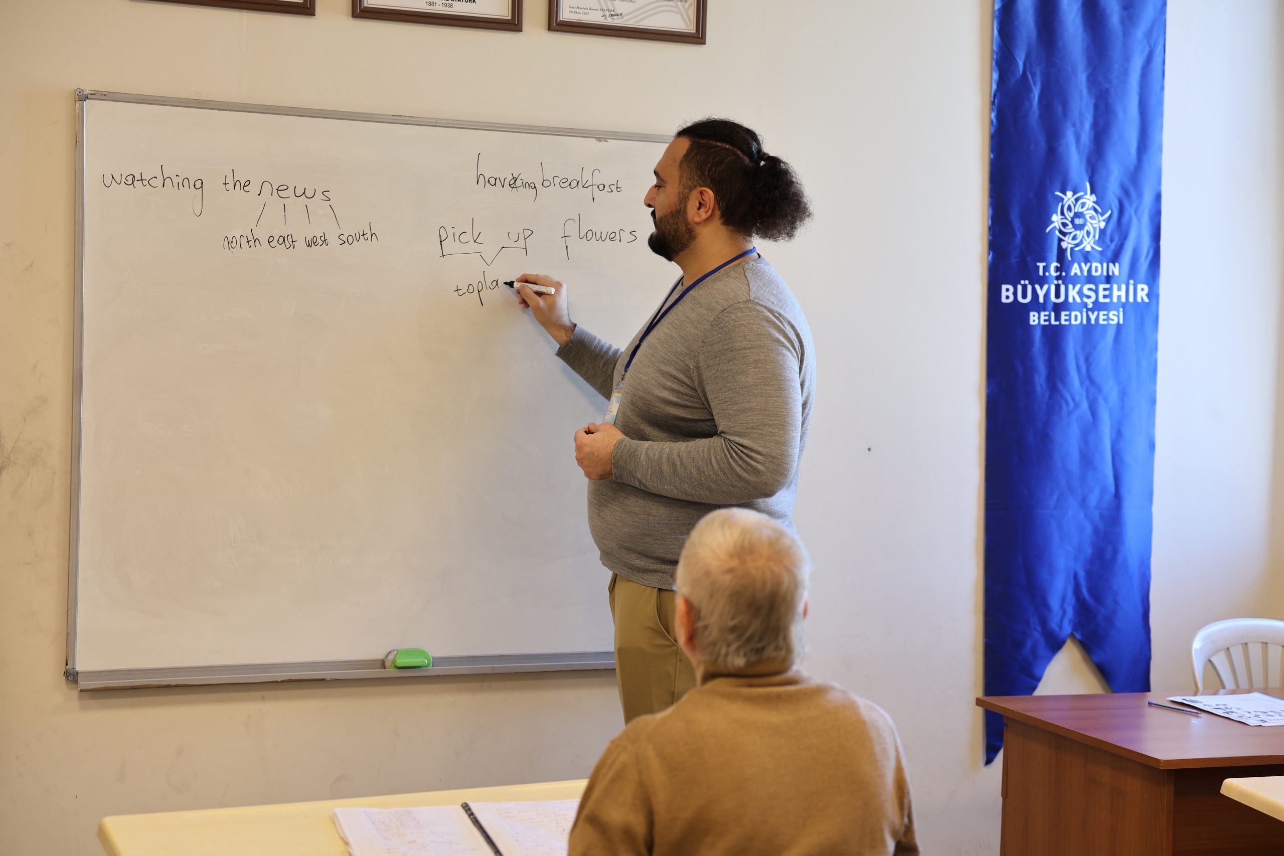 Başkan Çerçioğlu’nun başlattığı etkinliklerde her yaştan Aydınlı ingilizce öğreniyor