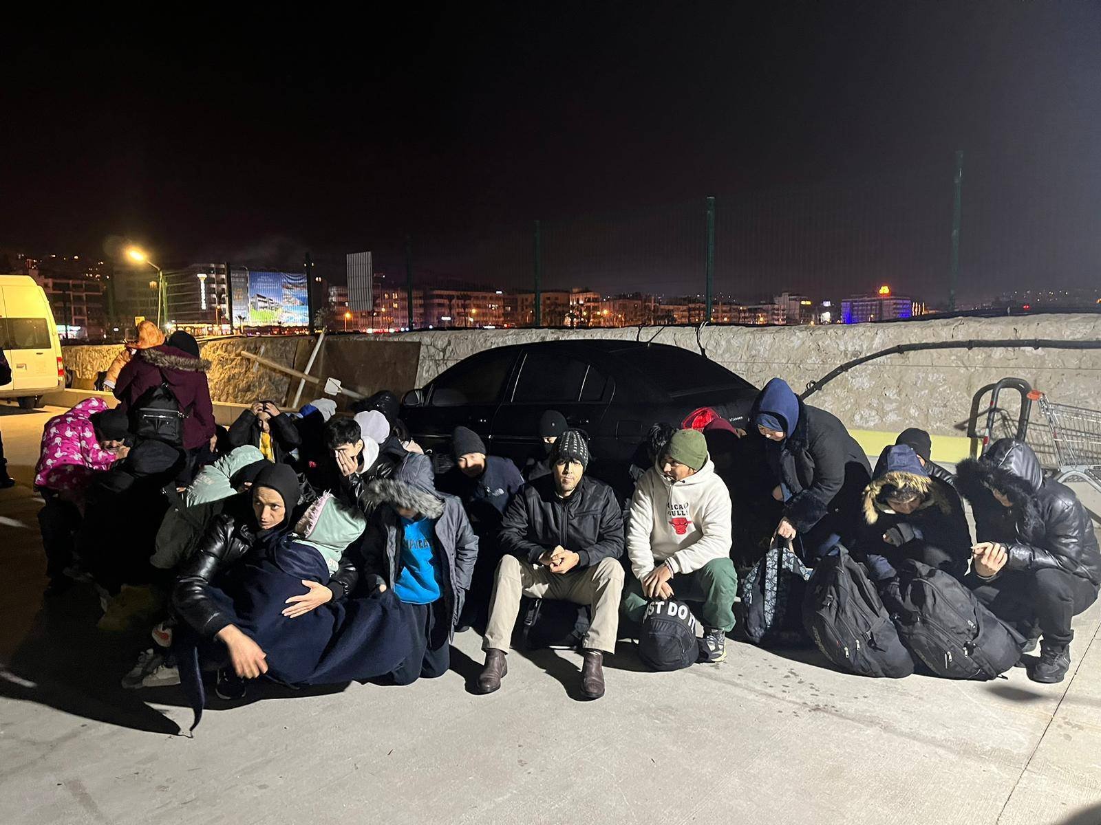 Kuşadası’nda 21 düzensiz göçmen yakalandı