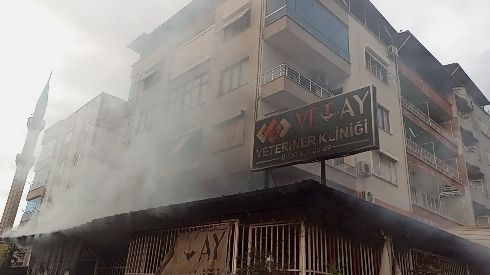 Nazilli’deki yangında 4 kişi dumandan etkilendi