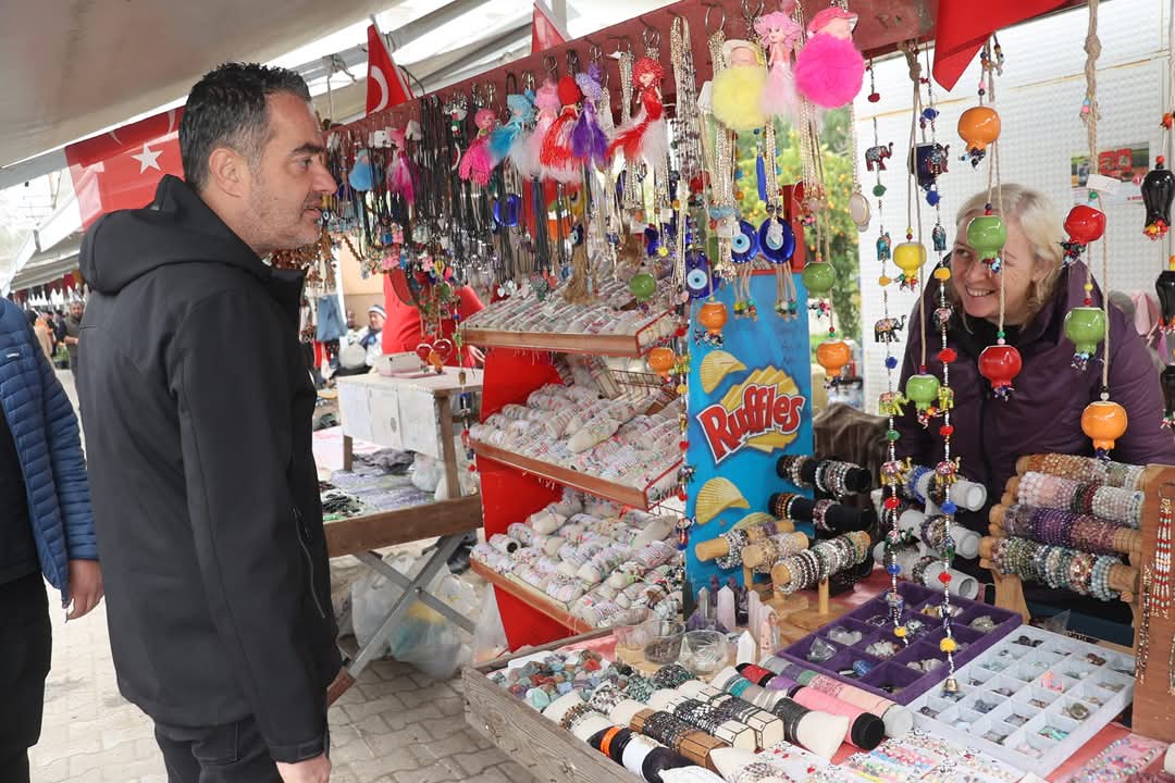 Başkan Arıcı, Köylü ve üretici pazarında vatandaşlarla buluştu