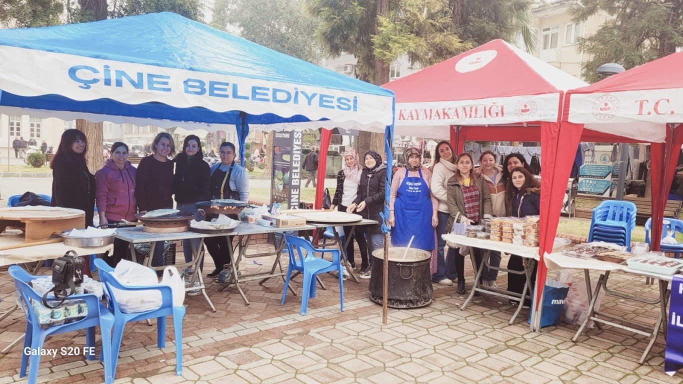 Çine’de veliler okul ihtiyacları için kermes düzenledi