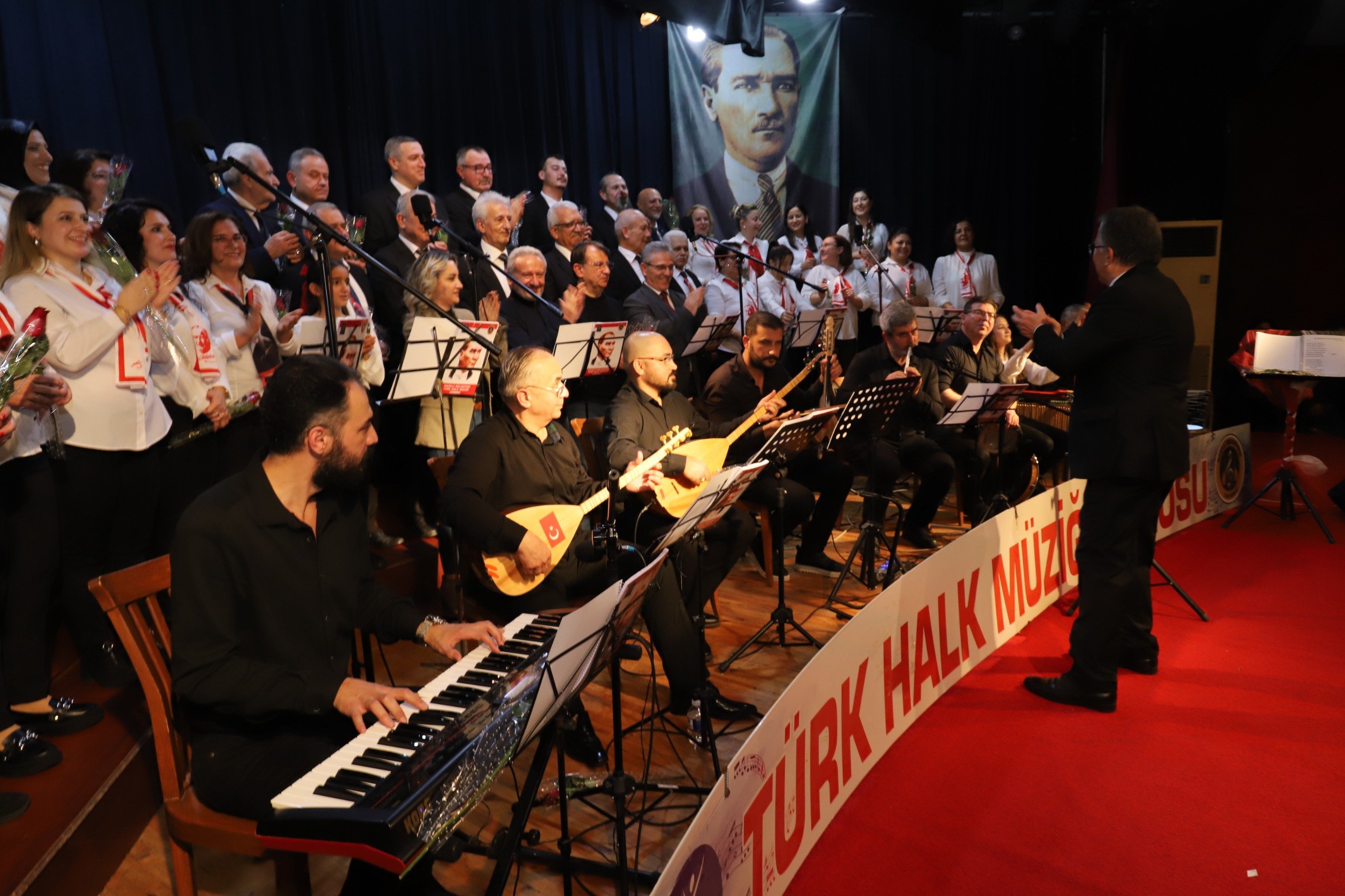 Nazilli Belediyesi Türk Halk Müziği Korosu ‘Yeni Yıla Merhaba’ Konseri verdi