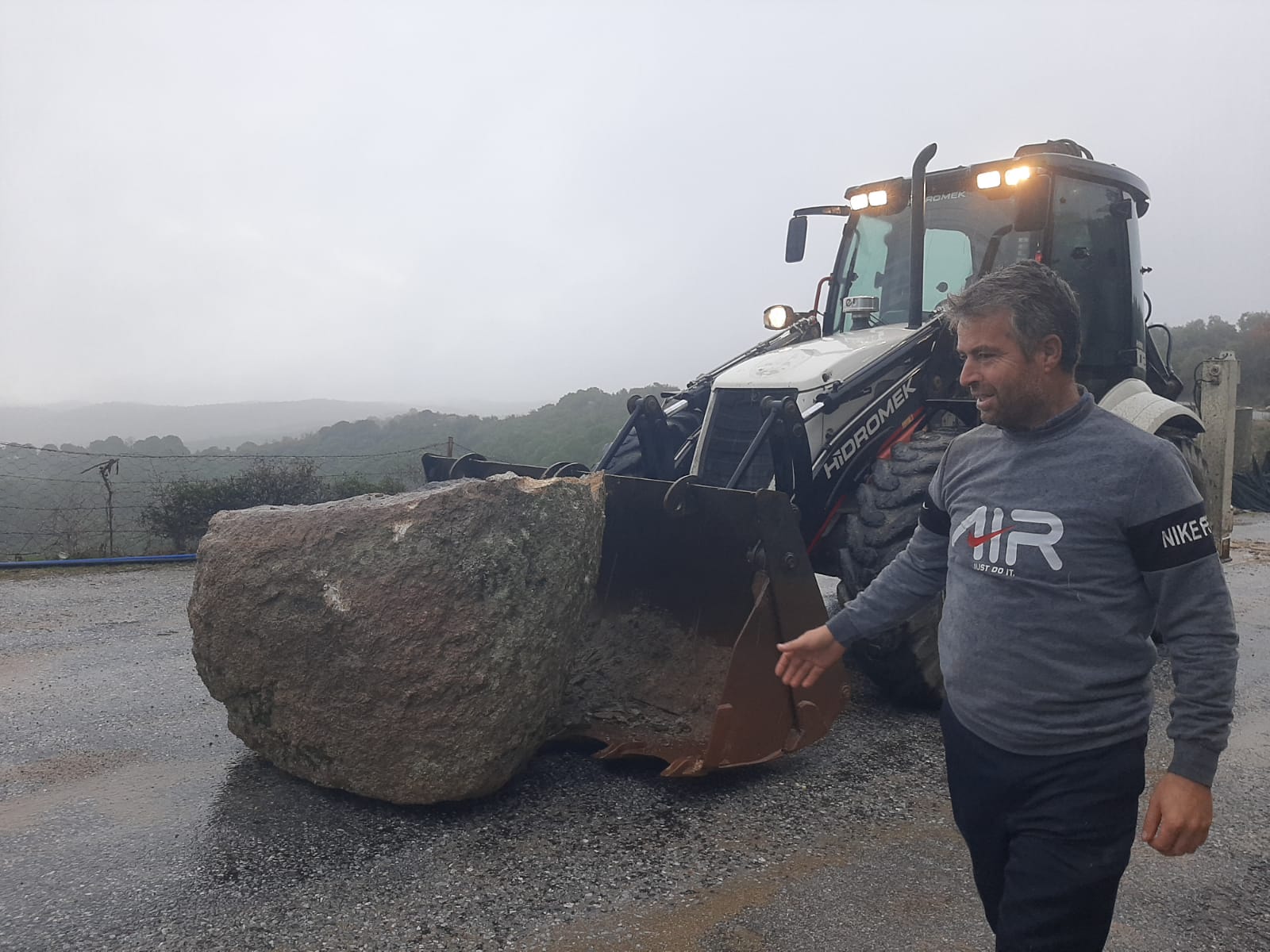 Koçarlı’da aşırı yağışlar nedeniyle kapanan yol yeniden ulaşıma açıldı