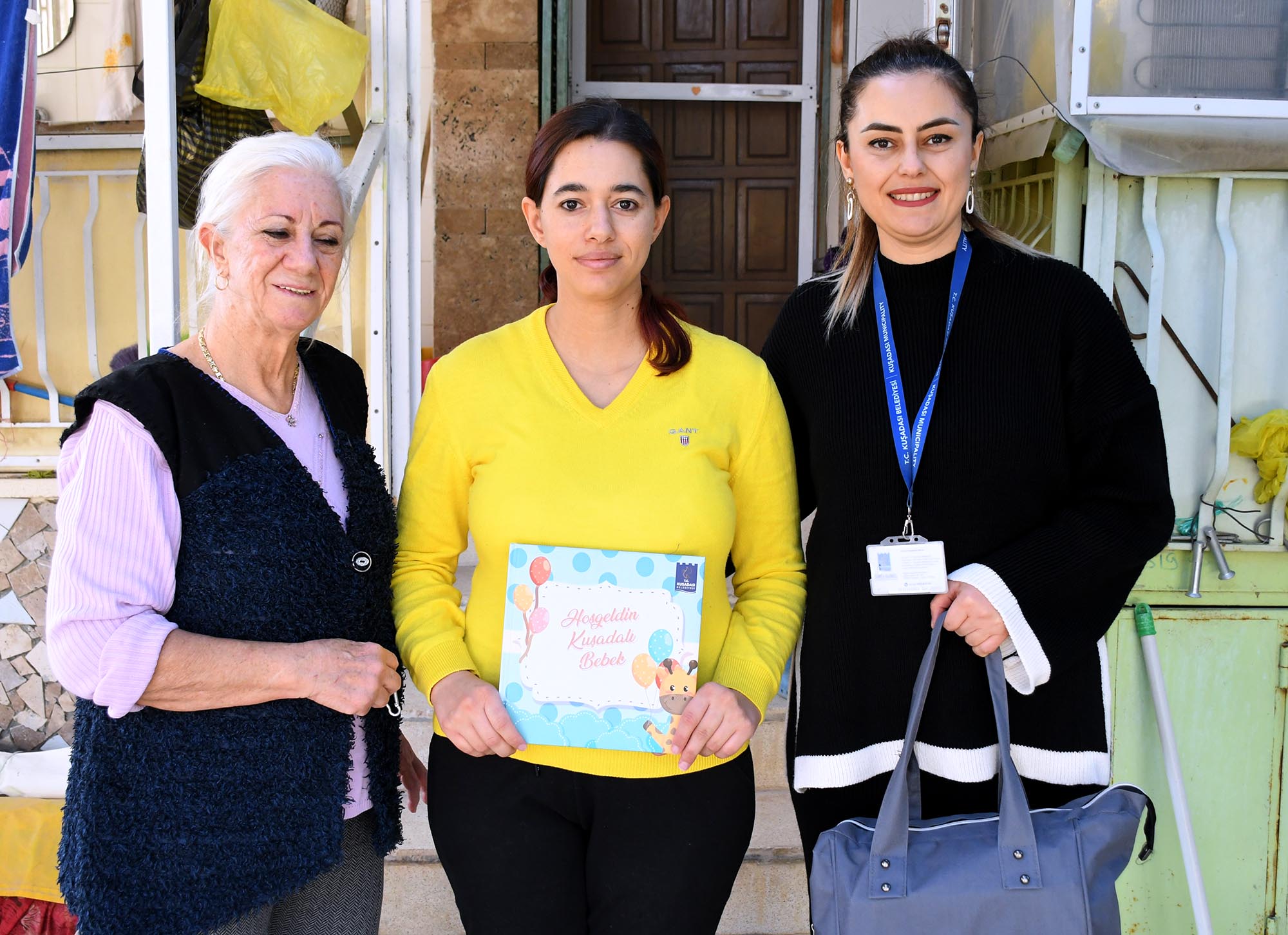 Kuşadası Belediyesi’nden 11 ayda 330 bebeğe hoş geldin ziyareti