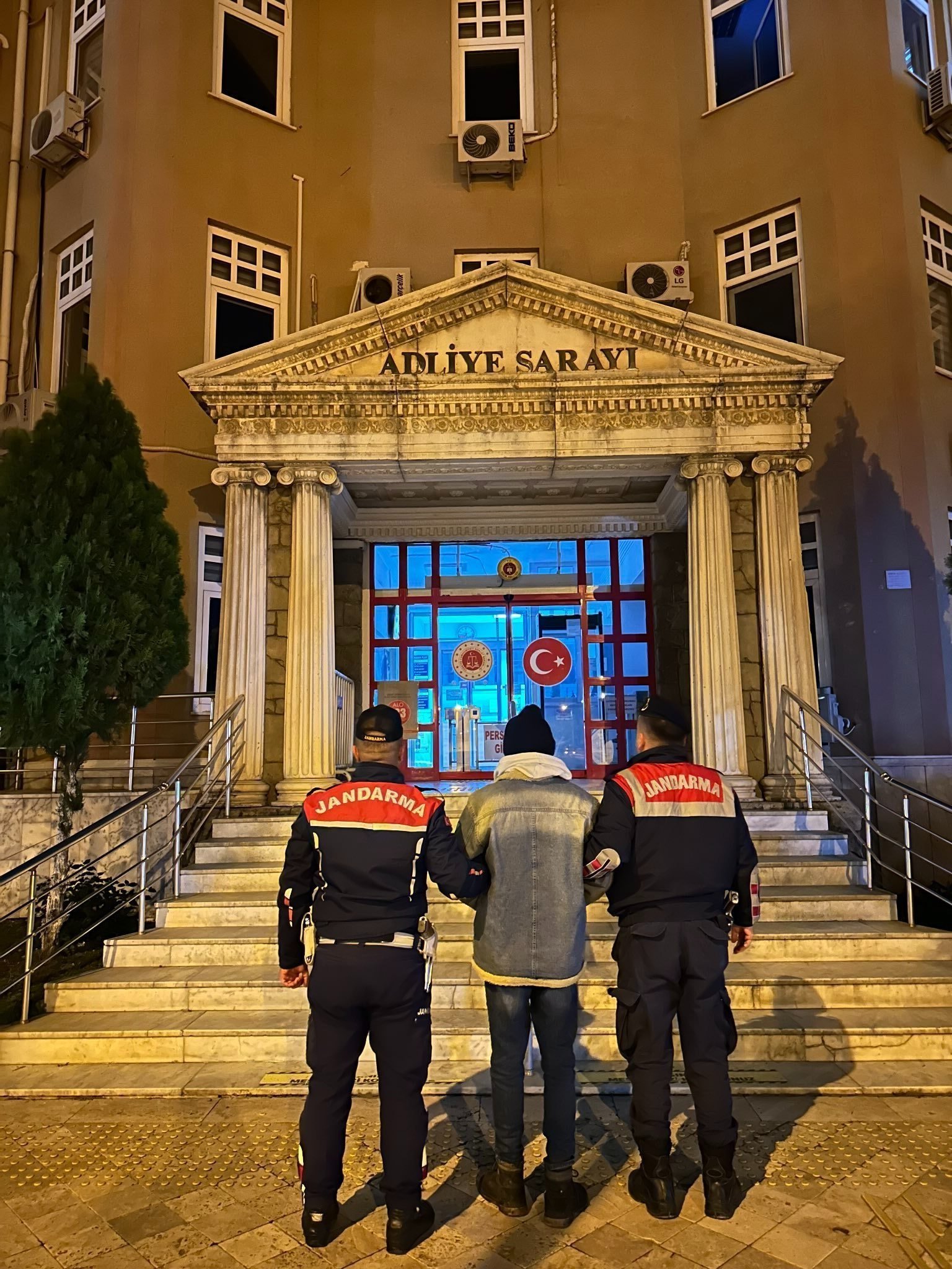Didim’de 12 yıl hapis cezası bulunan hükümlü yakalandı