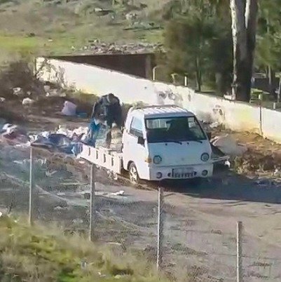 Efeler’in ekipleri çevreyi kirletenlere göz açtırmıyor