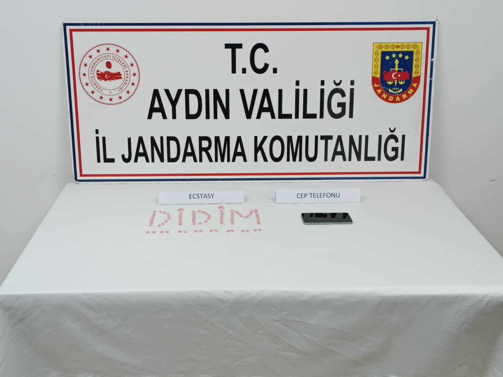 Jandarma otel odasına uyuşturucu operasyonu düzenledi