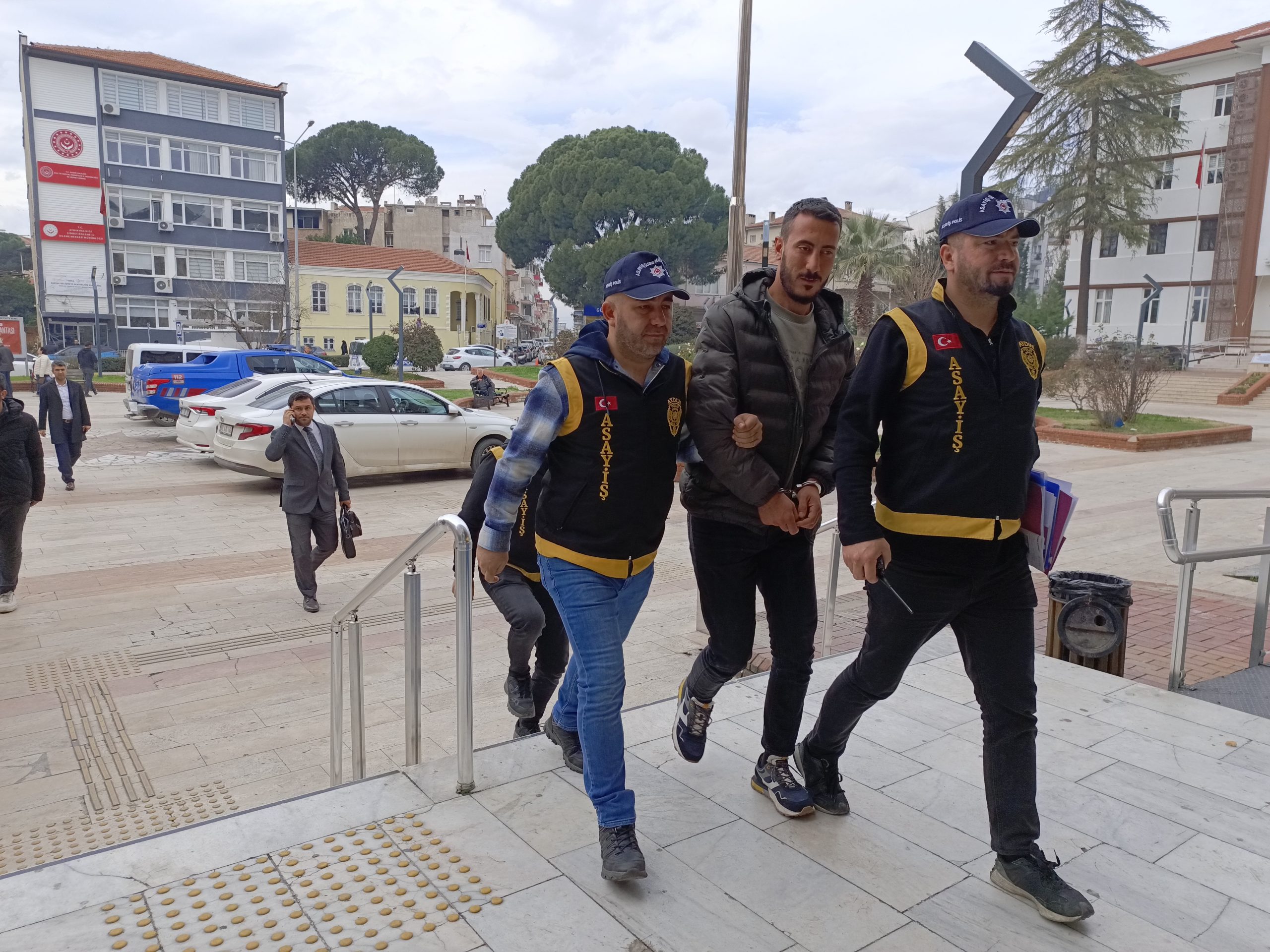 Aydın’da silahlı saldırının şüphelisi adliyeye sevk edildi