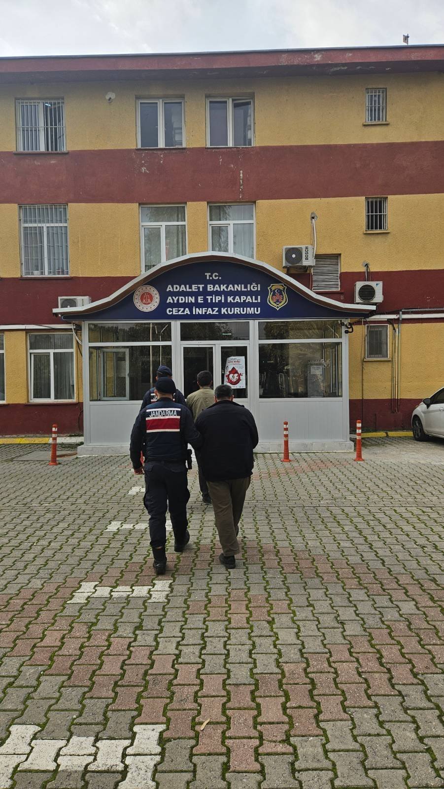 Aydın’da kasten yaralamadan aranan 2 şahıs yakalandı