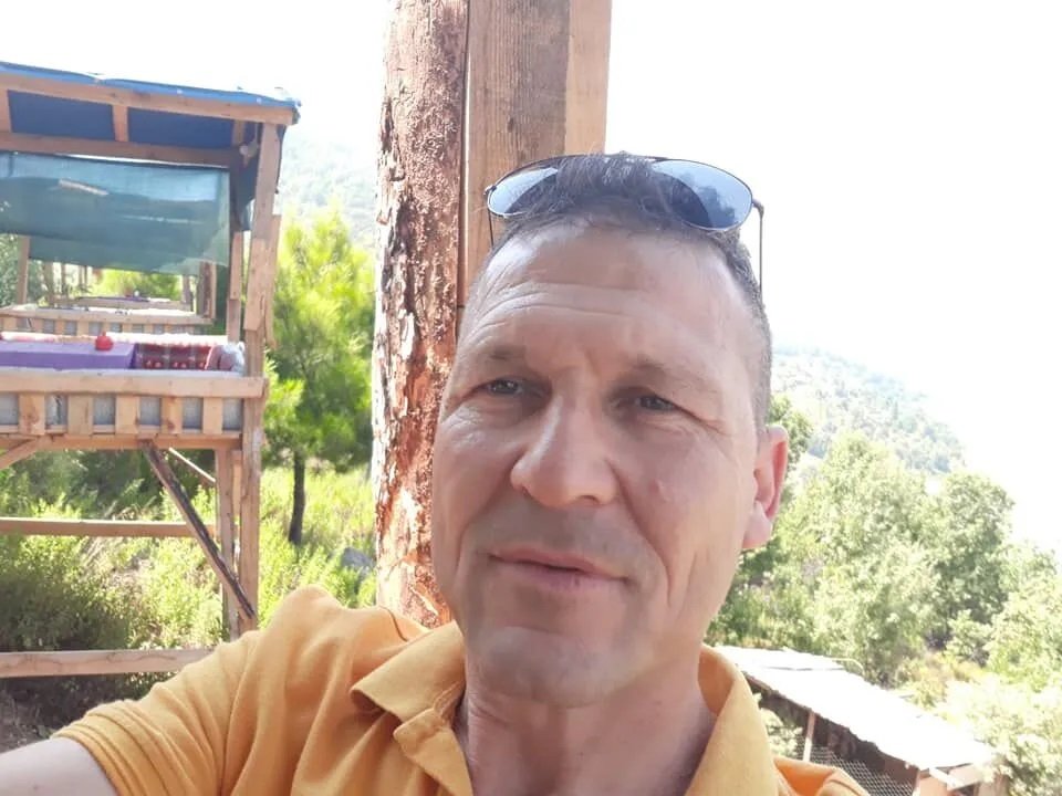 Çatıdan düşerek hayatını kaybetti