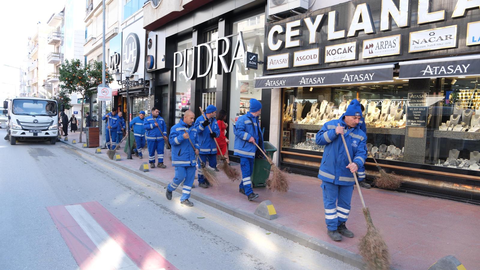 Başkan Çerçioğlu Kuşadası’nda çevre bakım çalışmalarını sürdürüyor