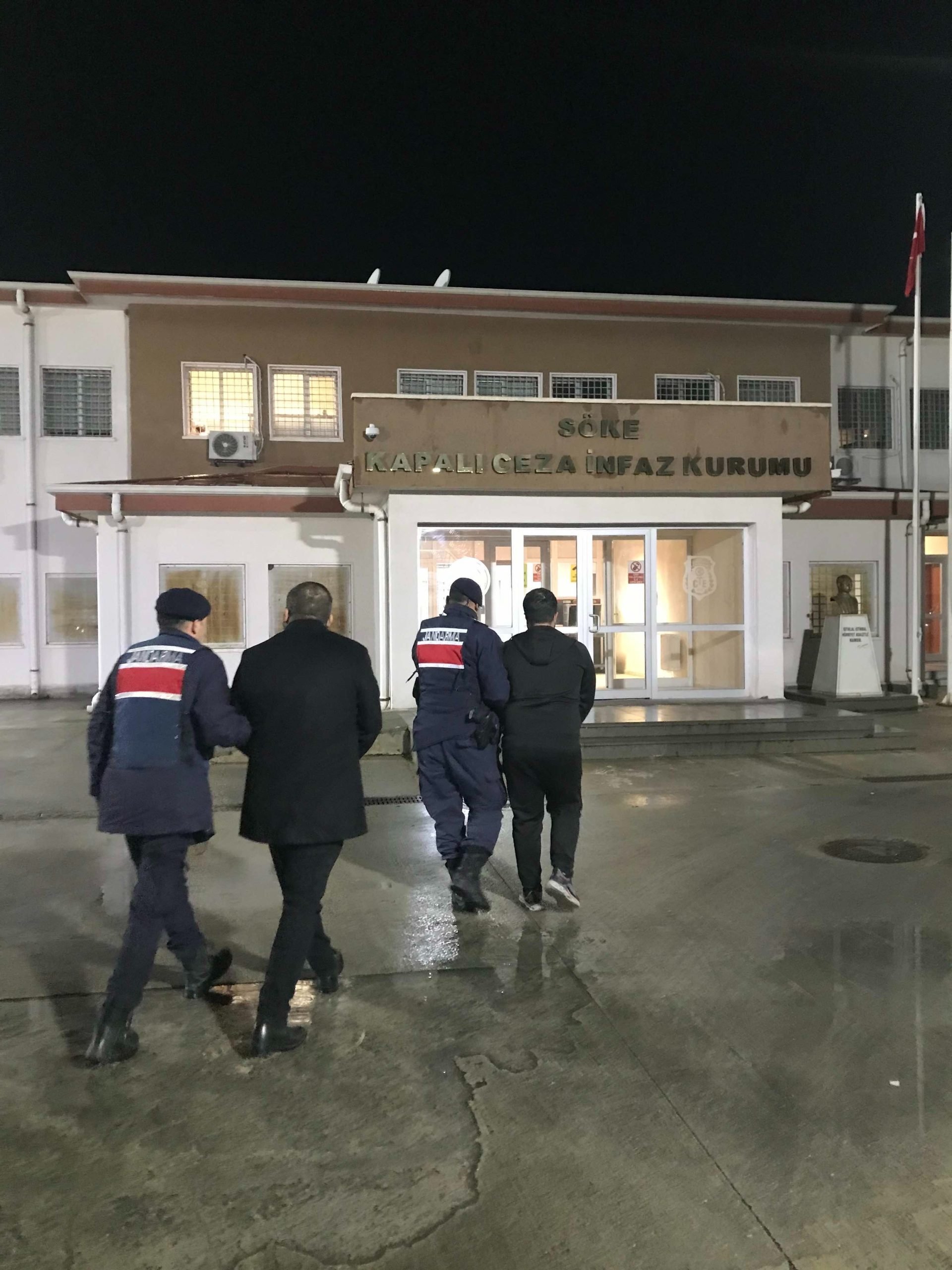 Aydın’da 2 göçmen kaçakçısı tutuklandı