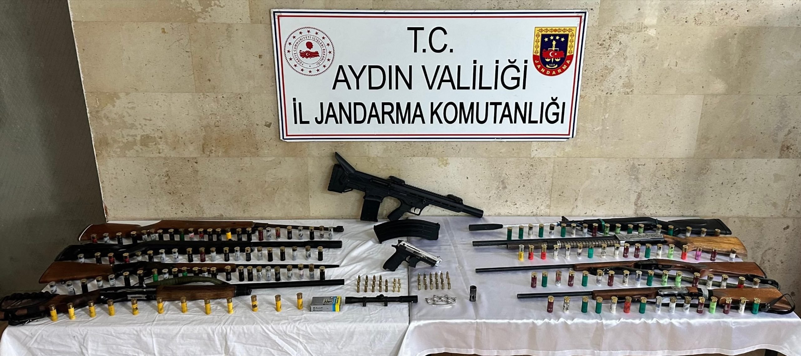 Aydın’da 2 işyerinden cephanelik çıktı