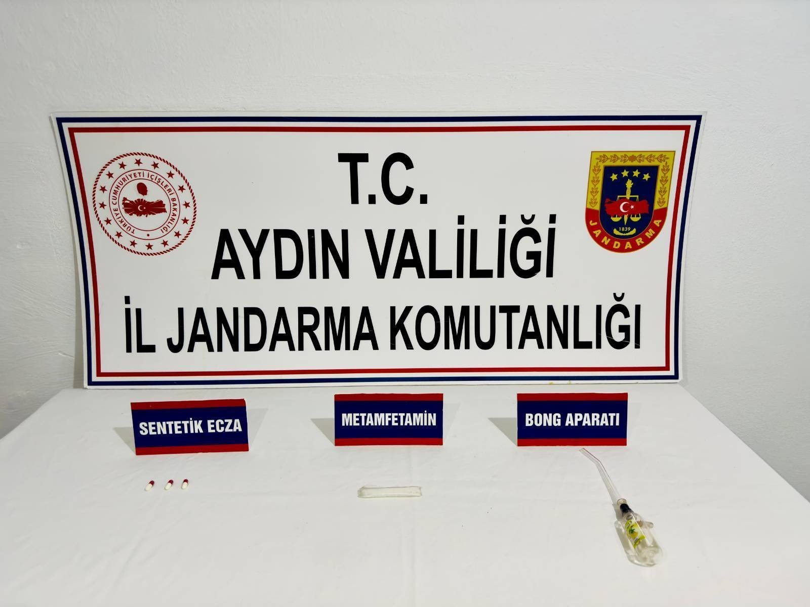 Uyuşturucuyla araba kullanırken yakalandı