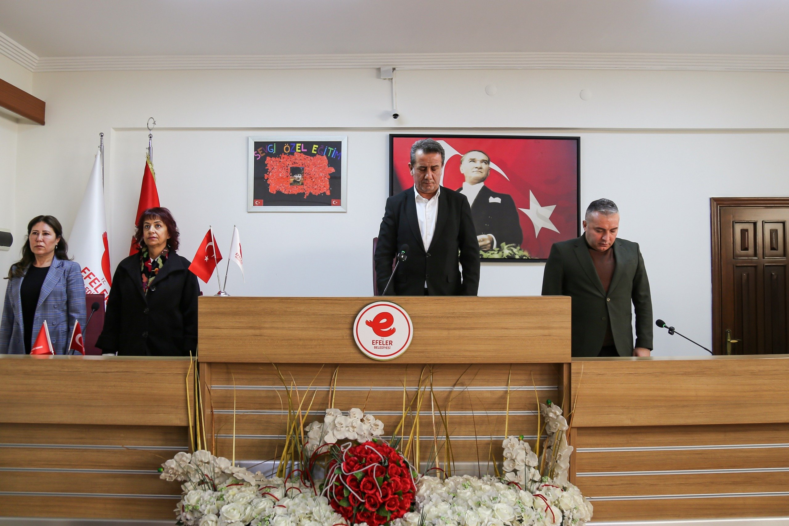 Efeler’in meclisinde şehitlere saygı duruşunda bulunuldu