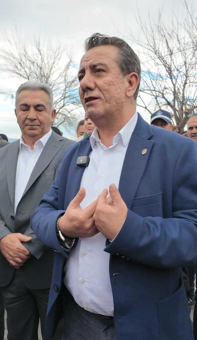 Efeler’de temizlik hizmeti kaldığı yerden devam ediyor