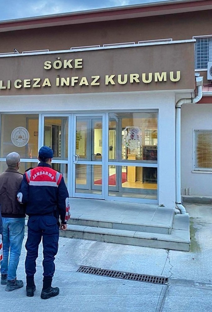 Didim’de azılı dolandırıcı yakalandı