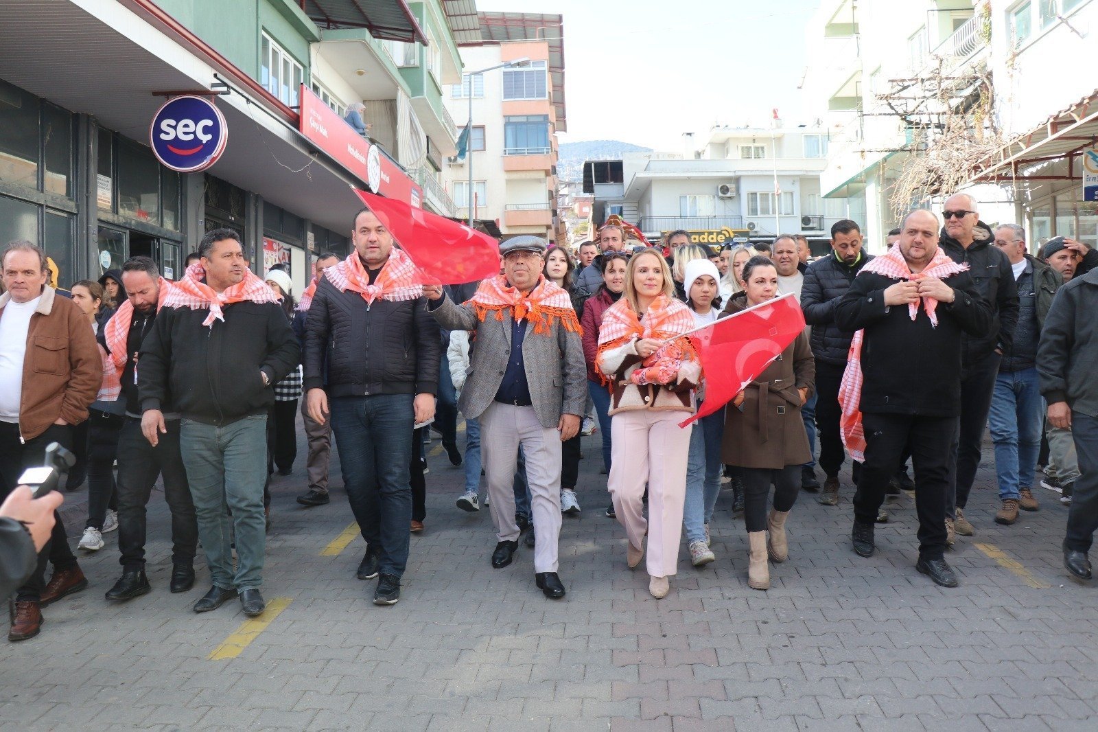 Deve güreşi festivali kortejle başladı