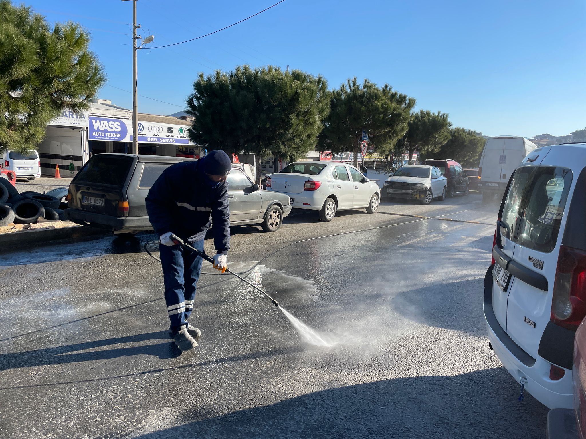 Kuşadası Belediyesi’nden 7/24 temizlik mesaisi