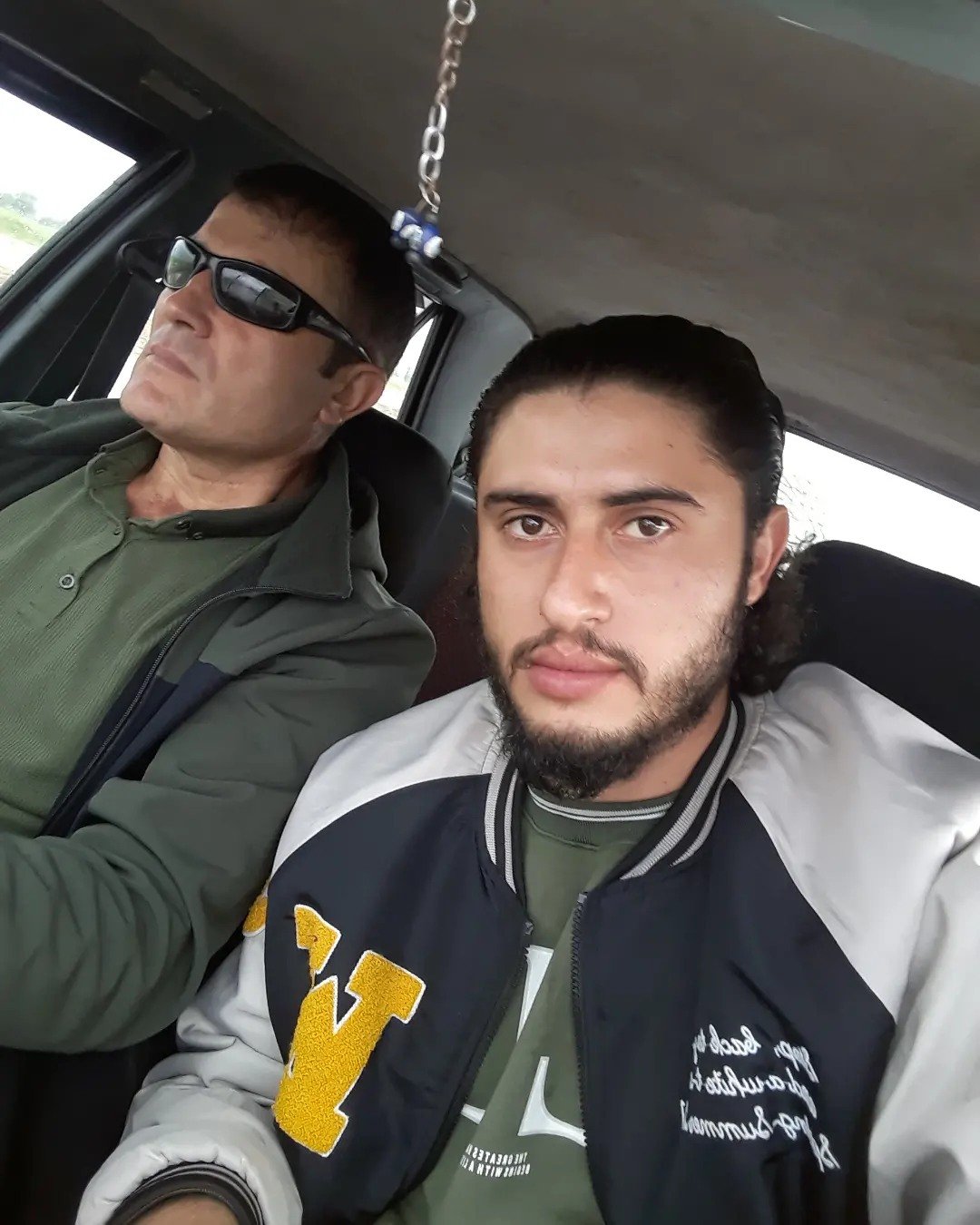 Babasını sırtından bıçaklayıp öldürdü