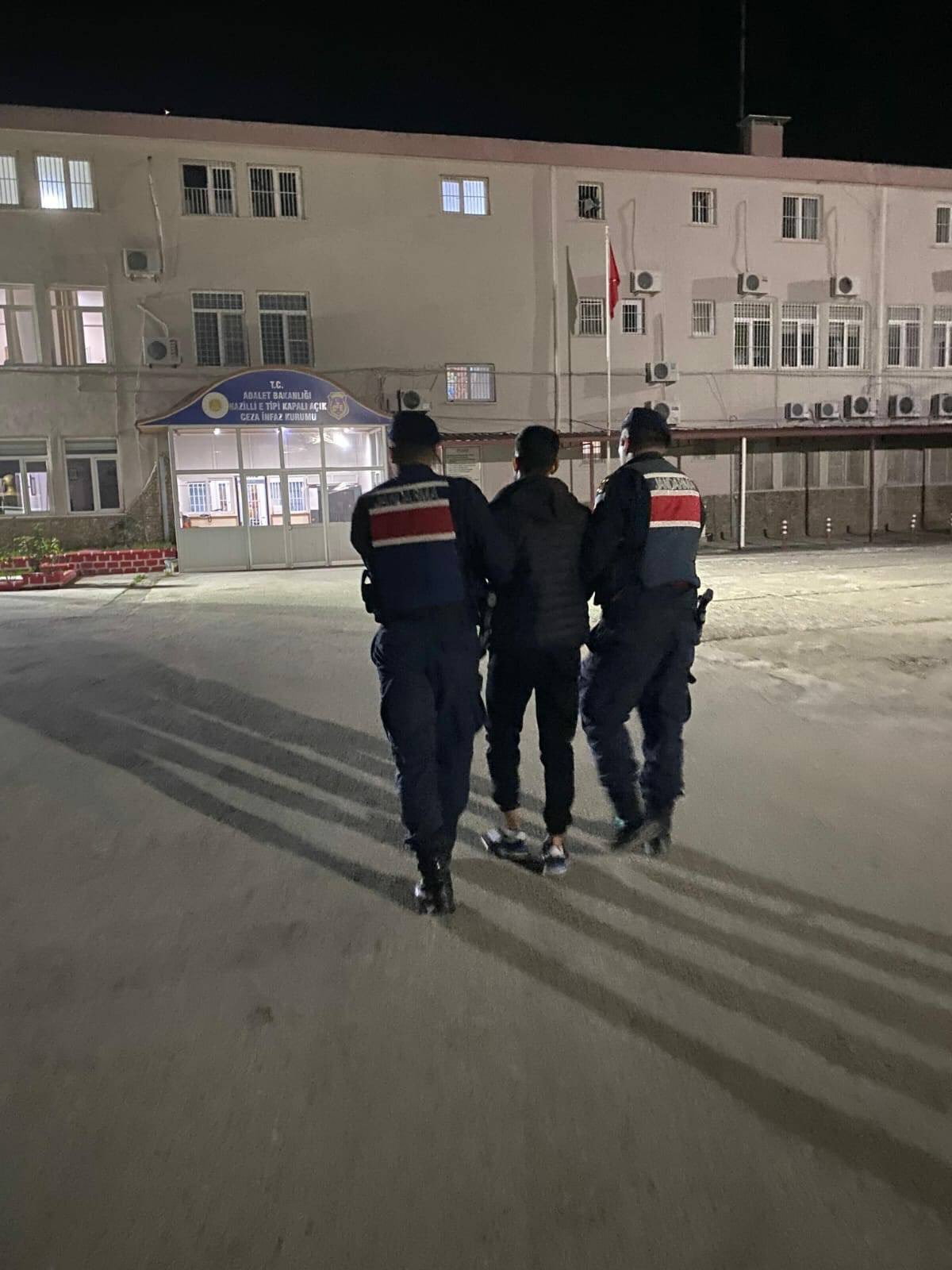 ‘Adın suça karıştı’ diyerek dolandırdı