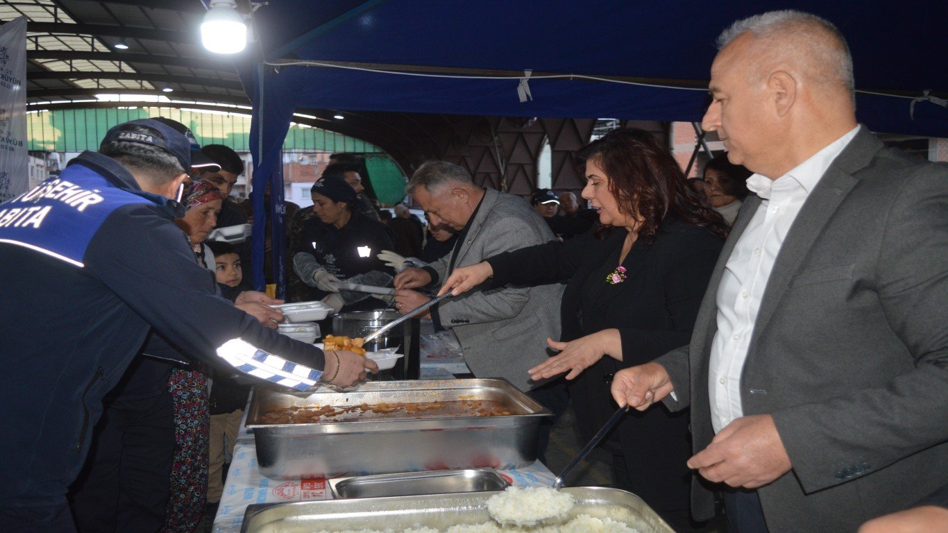 Çine’de Büyükşehir Belediyesi’den bin kişilik iftar yemeği
