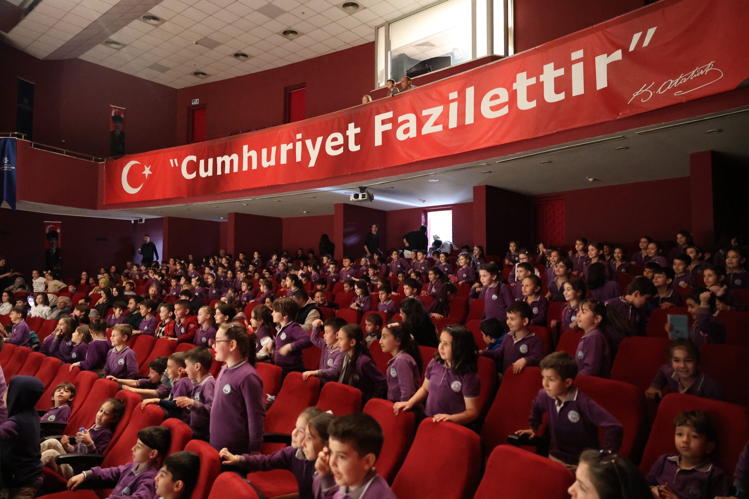 Başkan Çerçioğlu her yaşta Aydınlı tiyatro gösteri ile buluşturdu