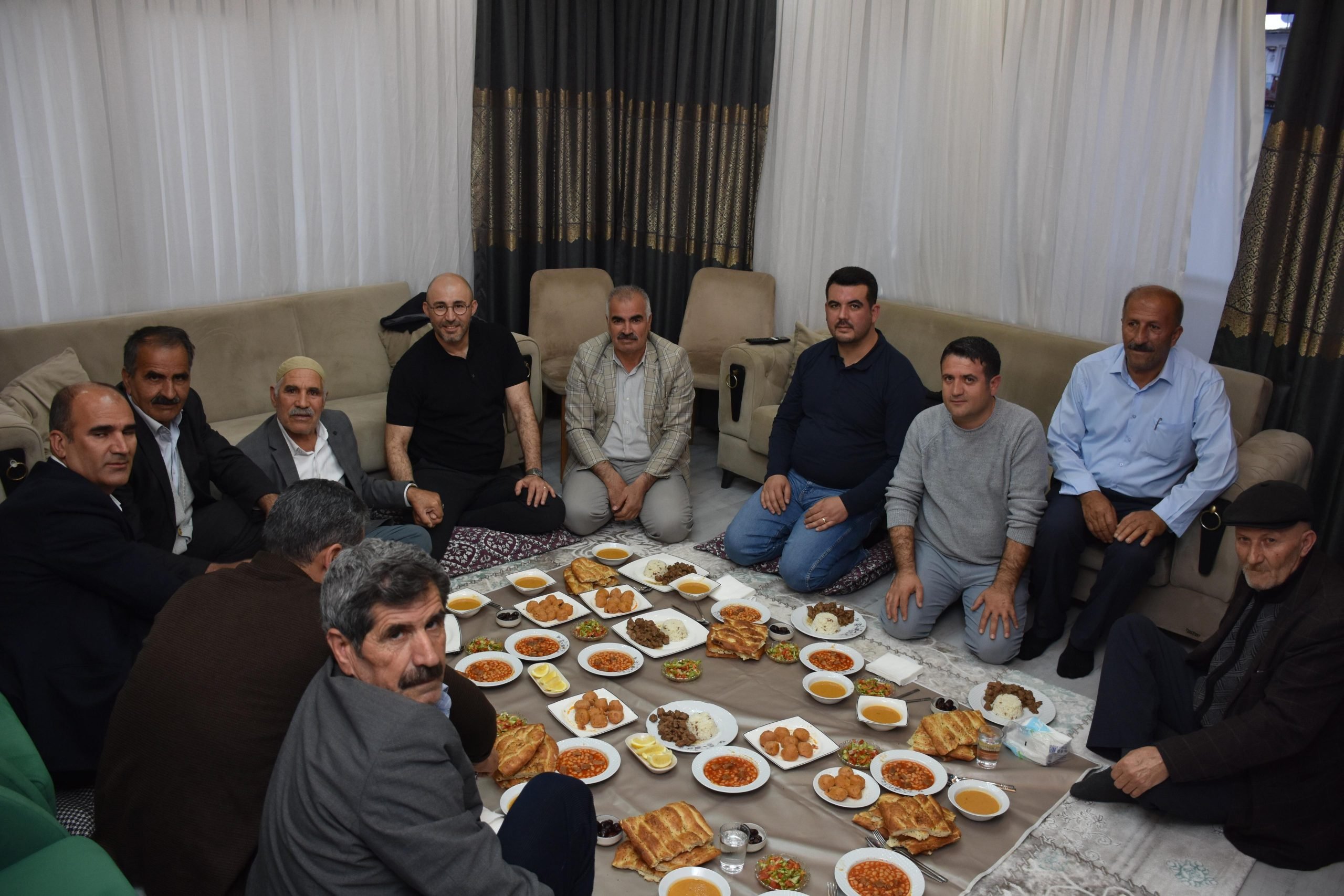 Başkan Zencirci, Ortaklarda iftar sofrasının konuğu oldu