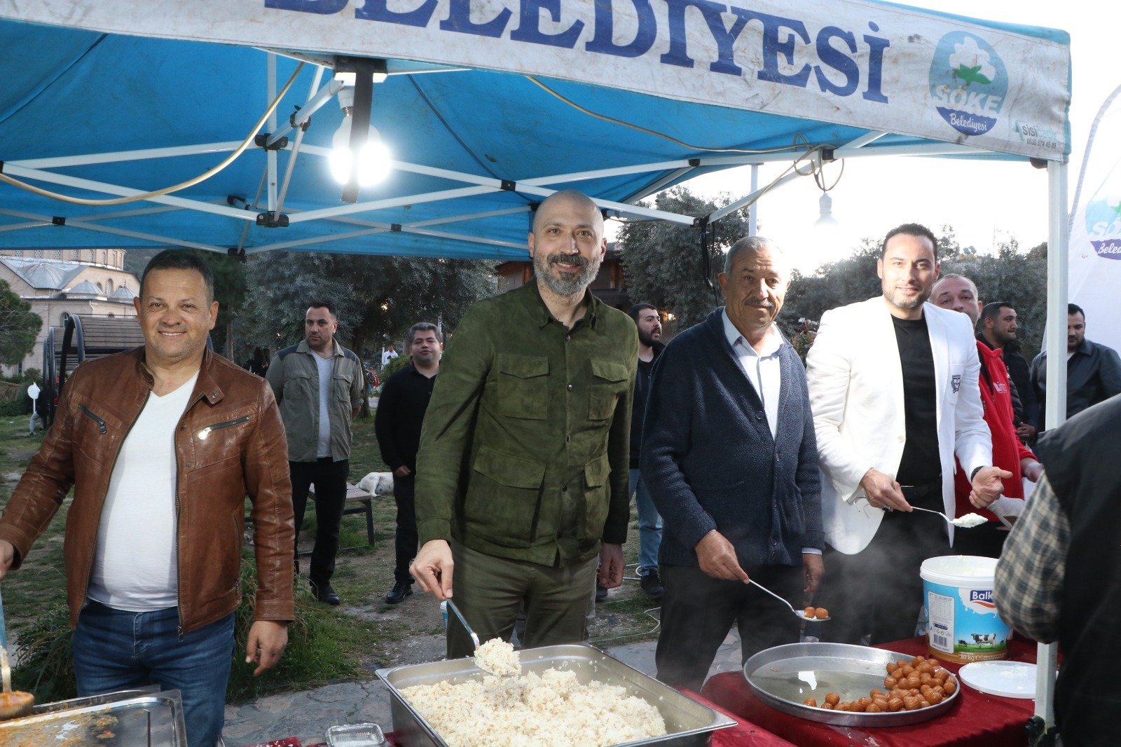 Başkan Arıkan, Yenikent’te vatandaşlarla iftar sofrasında buluştu