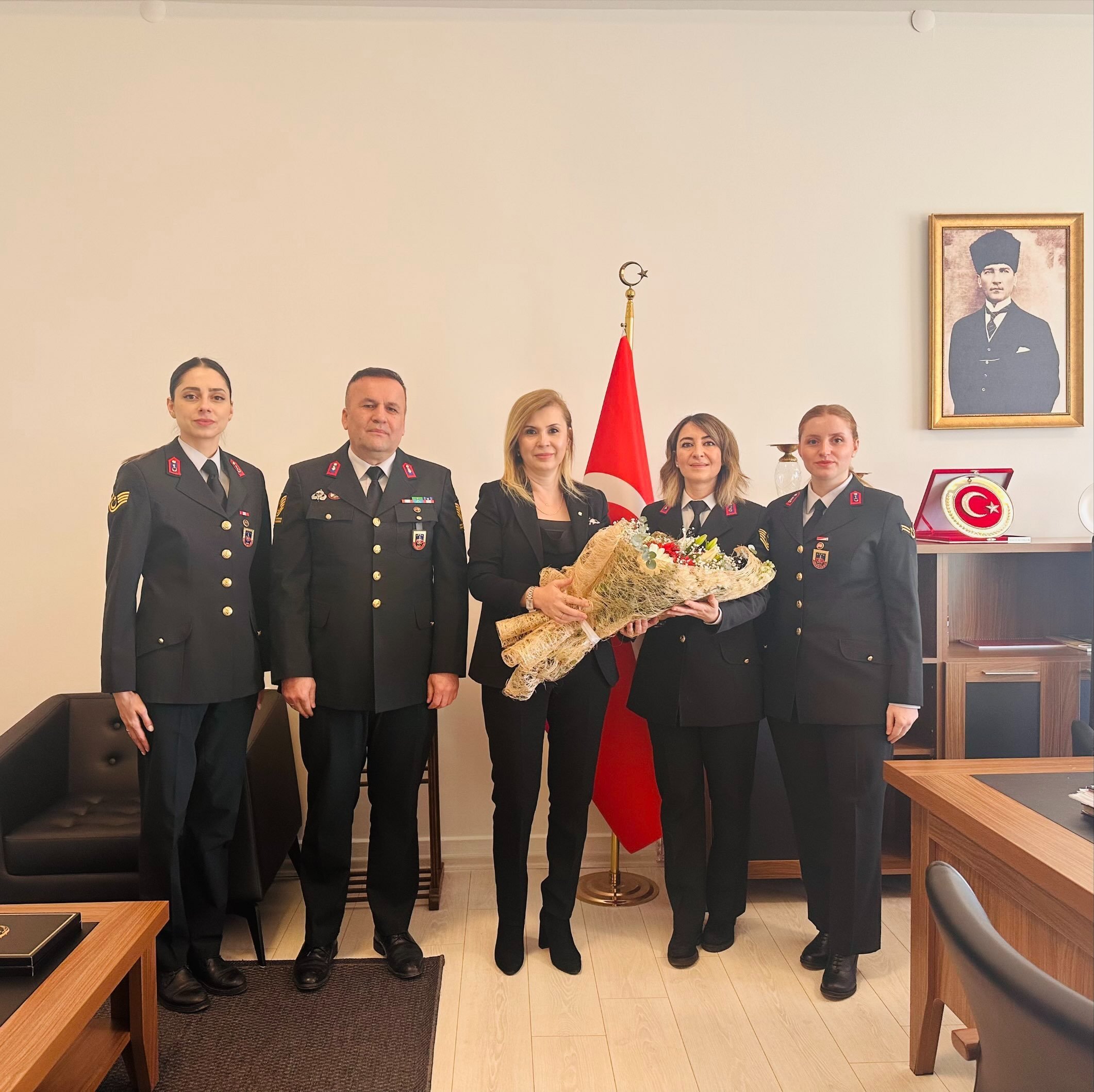 Jandarmadan Vali Yardımcısı Uçar’a 8 Mart ziyareti