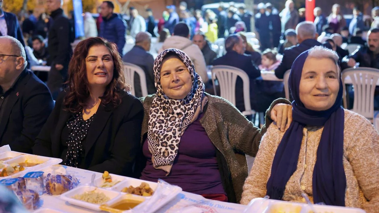 Başkan Çerçioğlu Efelerli vatandaşlar ile iftar sofrasında buluştu