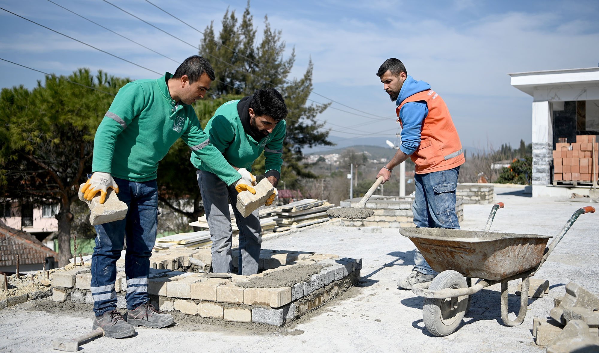 Kuşadası Belediyesi’nden camilerde çevre ve peyzaj düzenlemesi