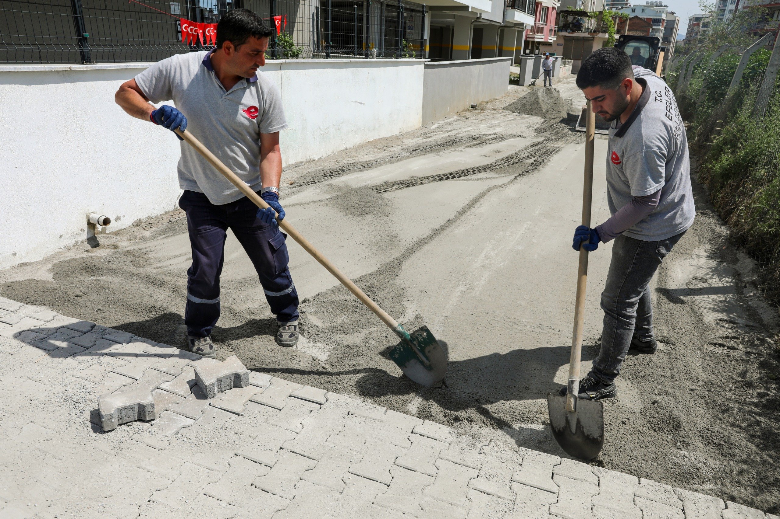 Efeler’den Güzelhisar’a konforlu ulaşım hamlesi