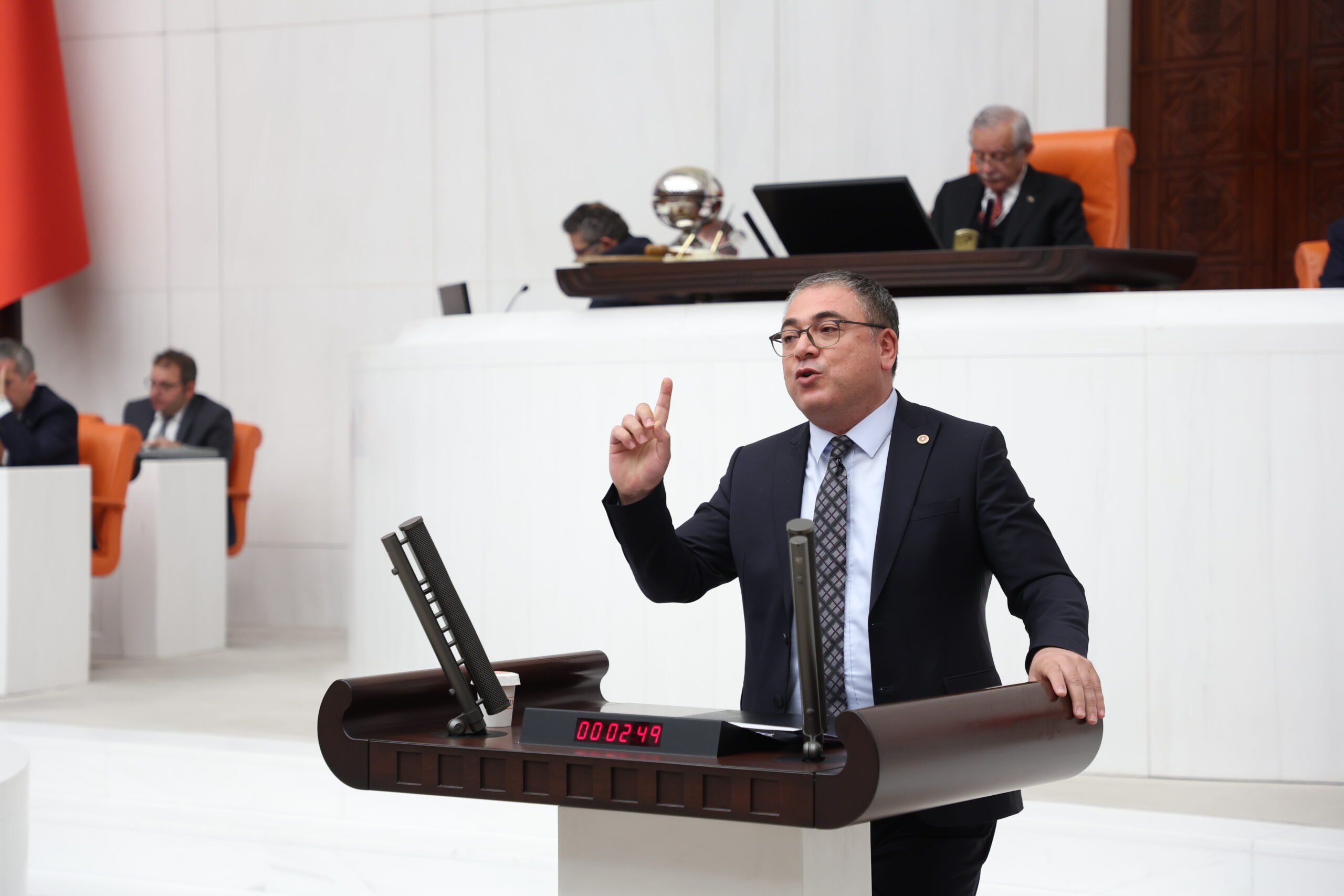CHP’li̇ Evri̇m Karakoz Germenci̇k’teki̇ Jes ki̇rli̇li̇ği̇ iddi̇alarını mecli̇s gündemi̇ne taşıdı