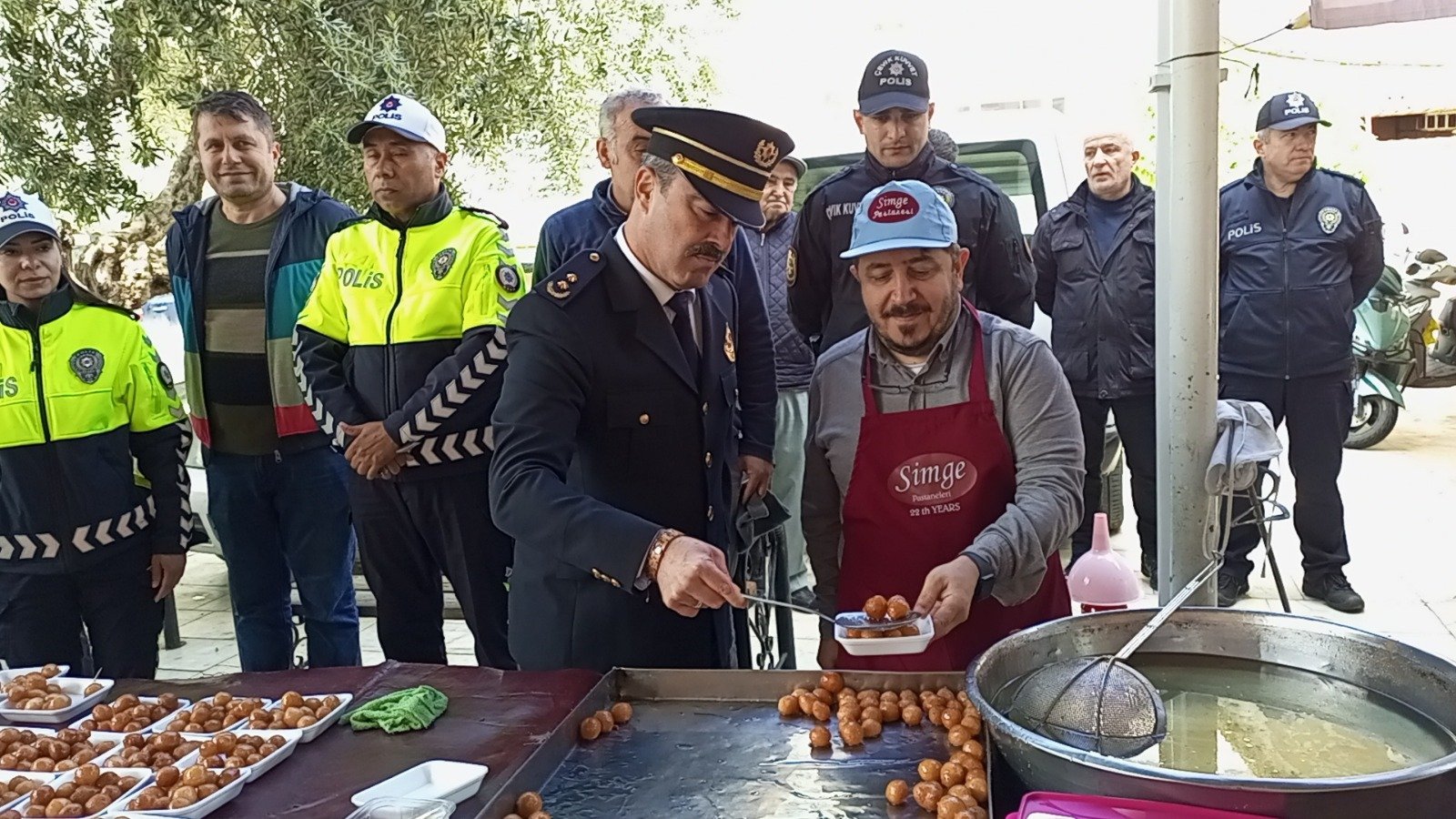 Nazilli’de şehit polisler için lokma dağıtıldı: Mevlit okundu