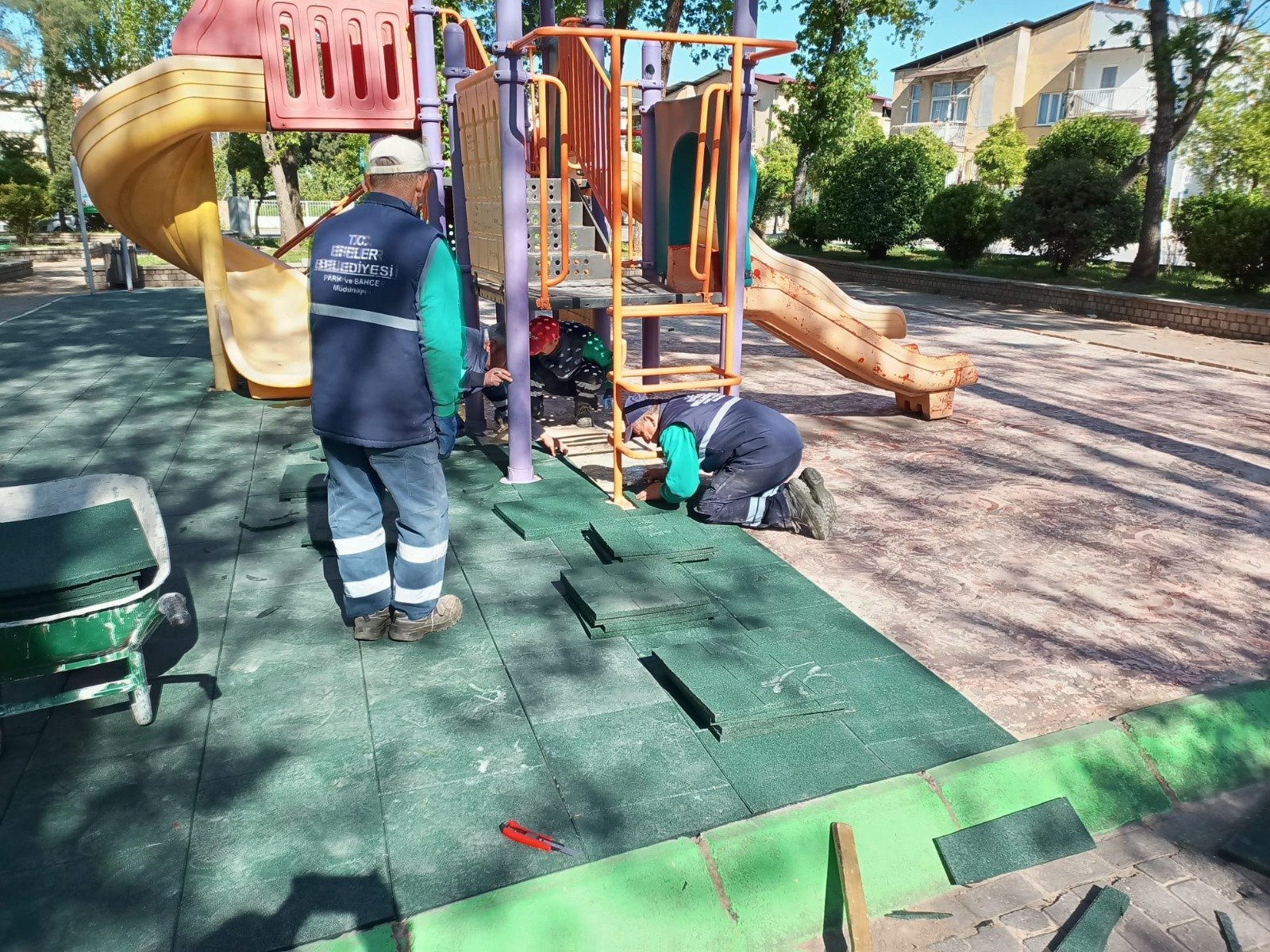 Efeler’in parkları yaz mevsimine hazırlananıyor