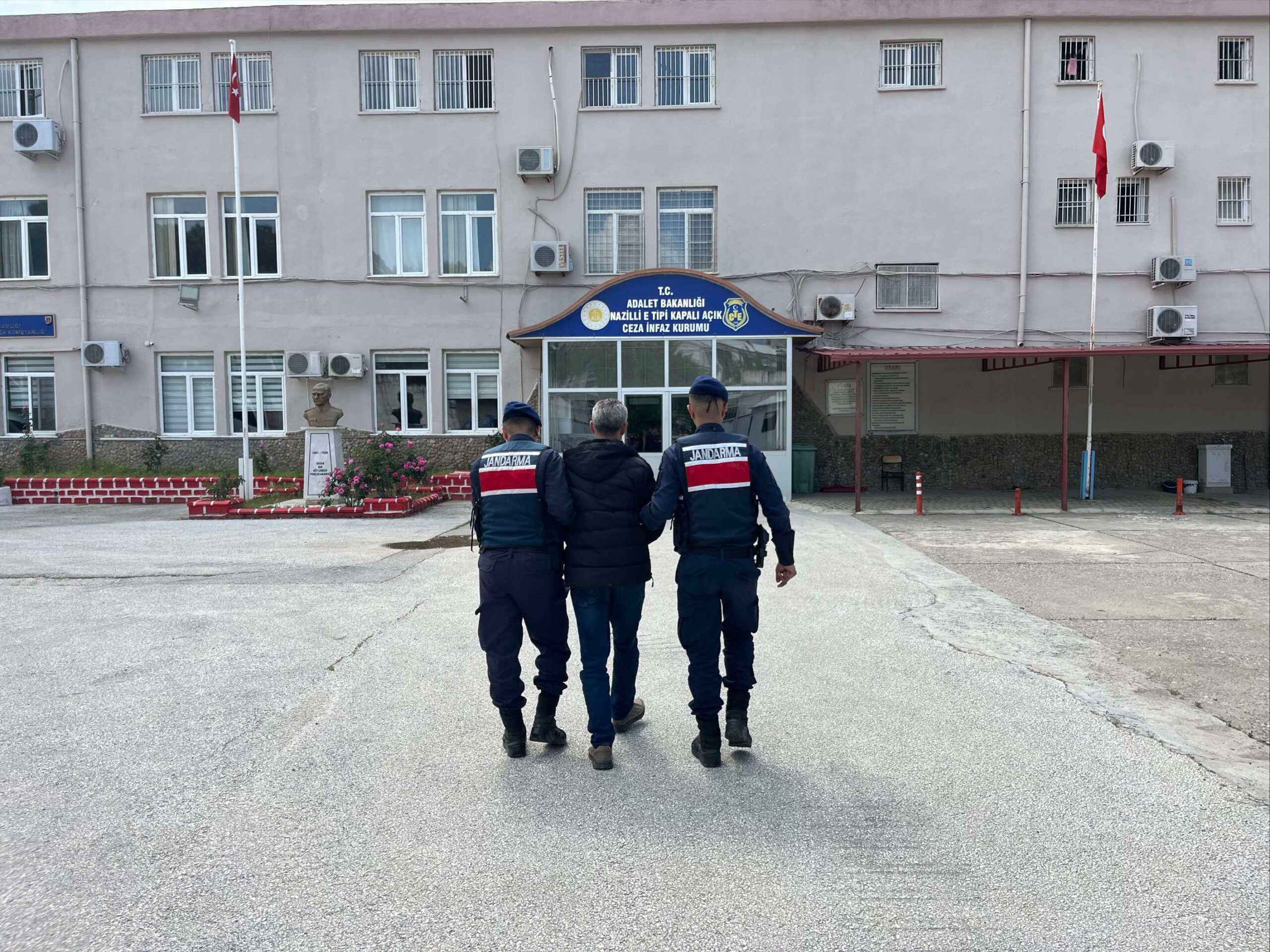 Çocuk istismarından 30 yıl hapis cezasıyla aranan zanlı yakalandı