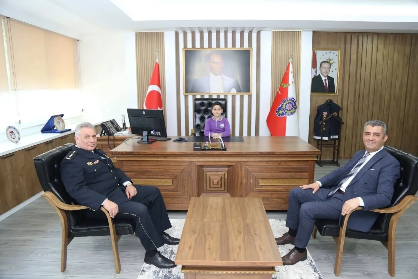 Erdoğan koltuğunu öğrencilere bıraktı