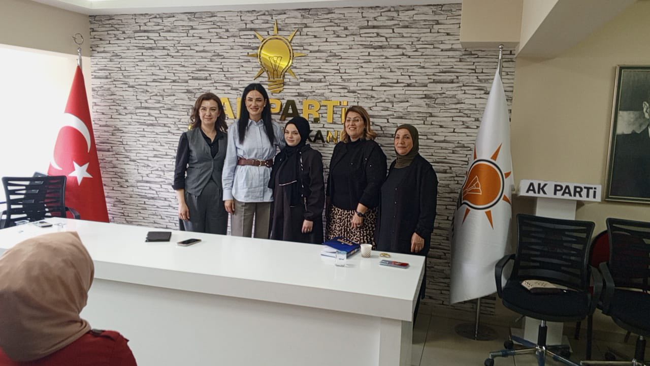 Milletvekili Sarıbaş, Çine’de yeni üyelere rozet taktı