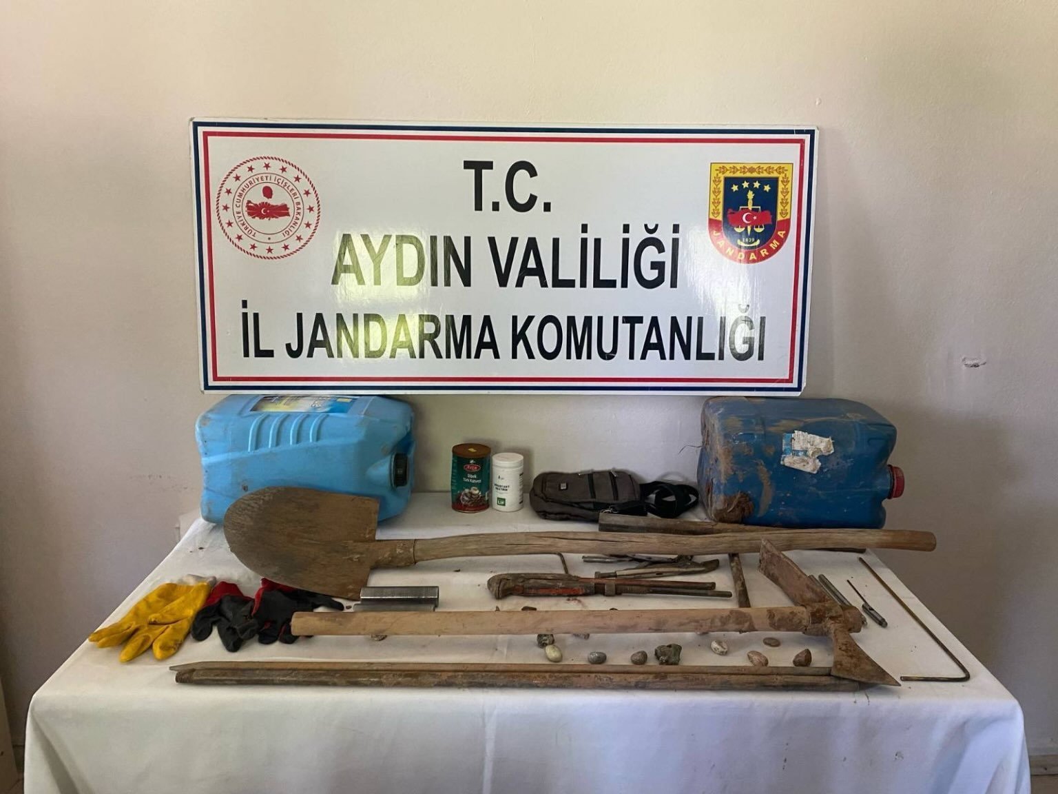 Aydın’da define avcıları suçüstü yakalandı